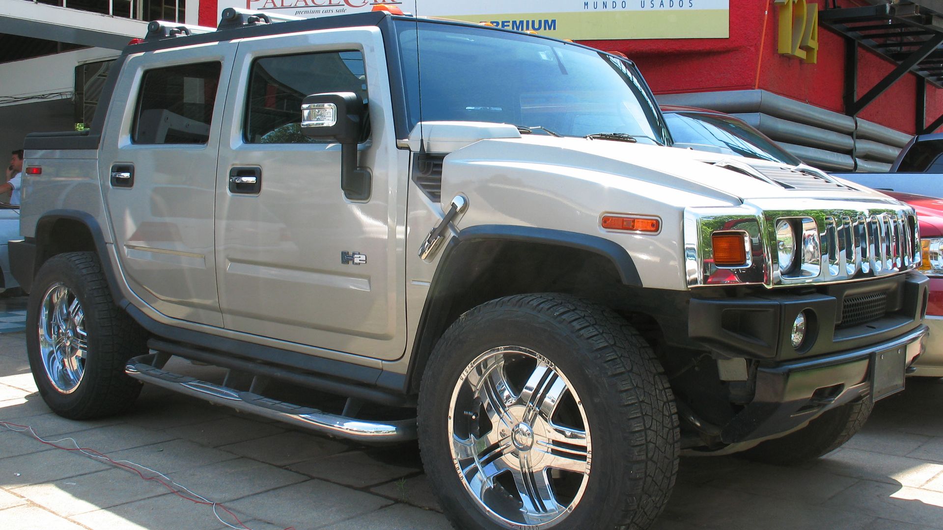 File:Hummer H2 SUT 2009 (12825274925).jpg