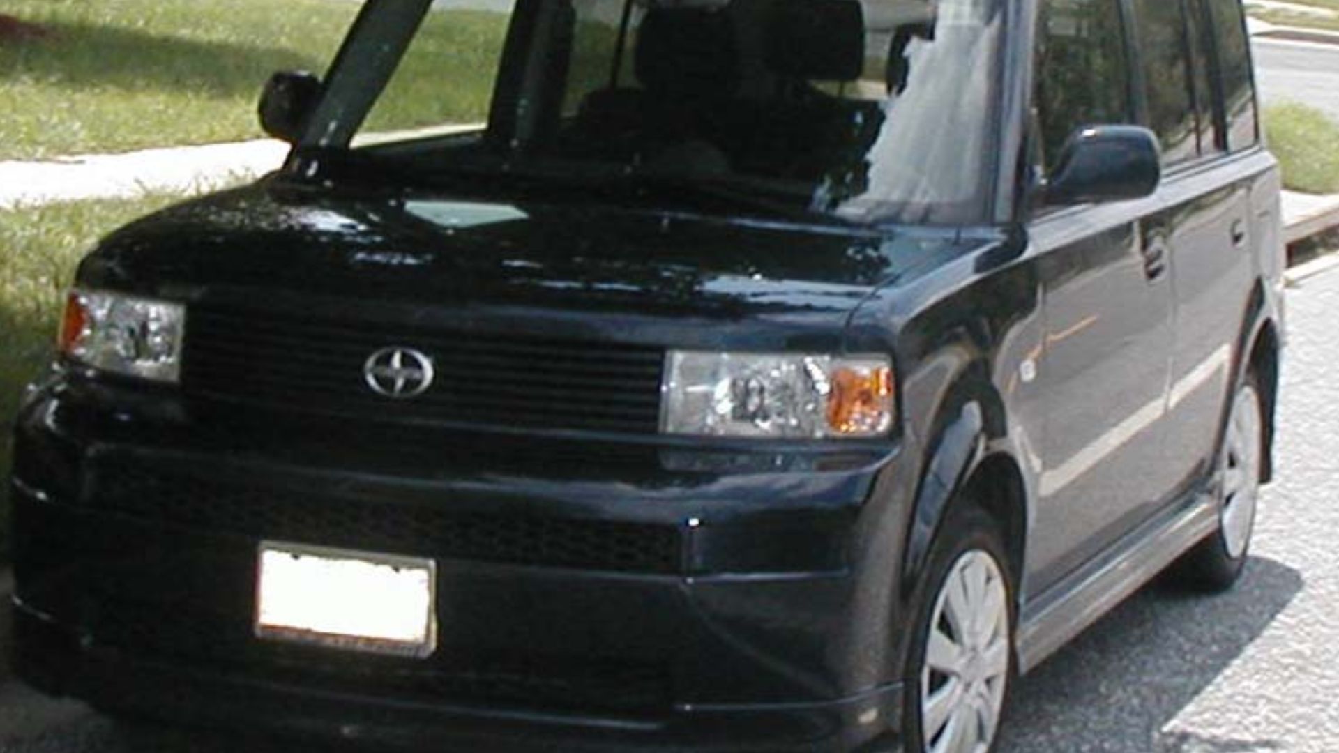 File:Scion-xB-1.jpg