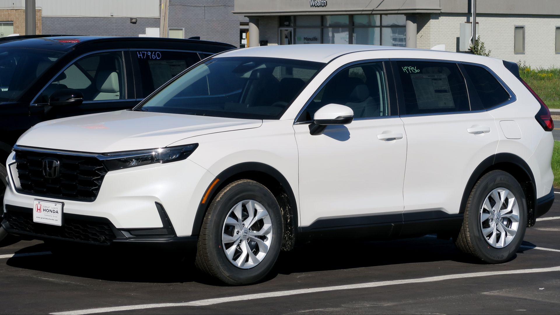 File:2025 Honda CR-V LX 2WD in Platinum White Pearl, front left, 2024-09-29.jpg
