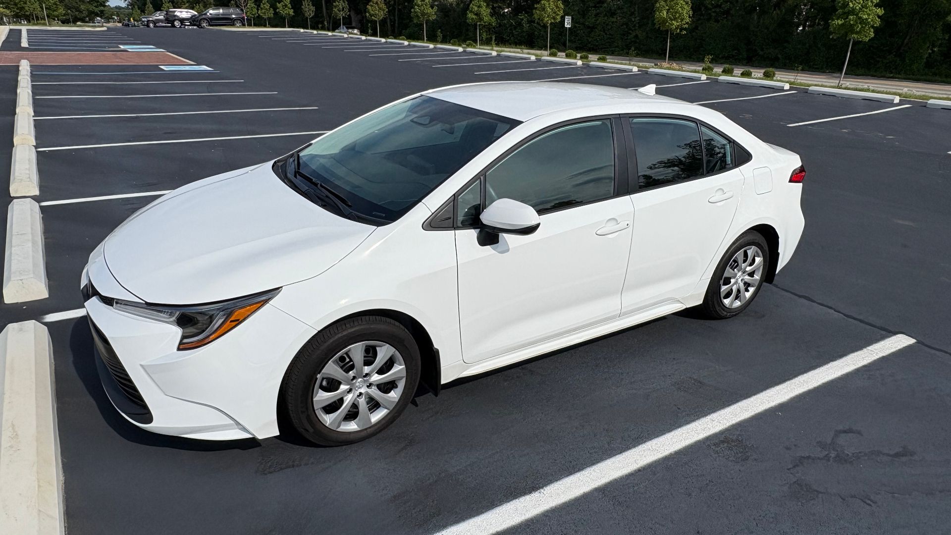 File:2025 Toyota Corolla LE ice cap.jpg