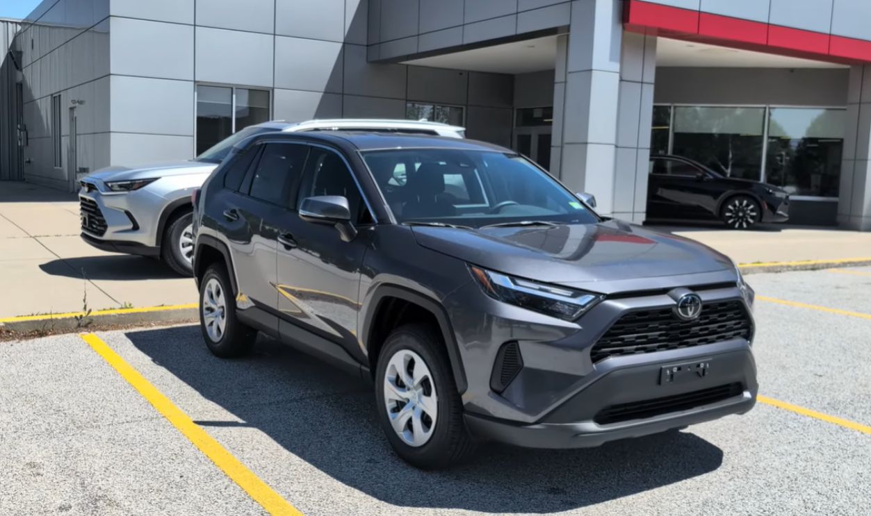 Toyota RAV4 LE