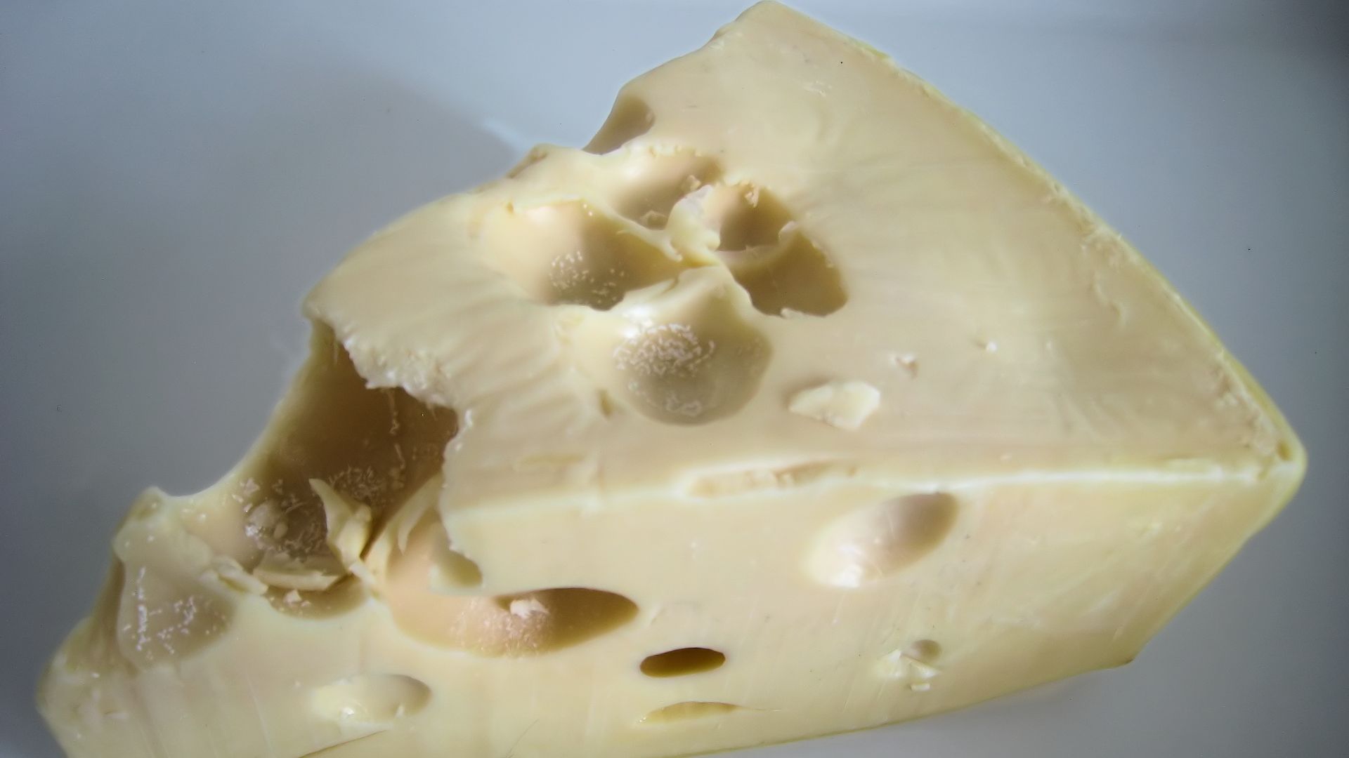 File:Wedge of Swedish Grevé cheese.jpg