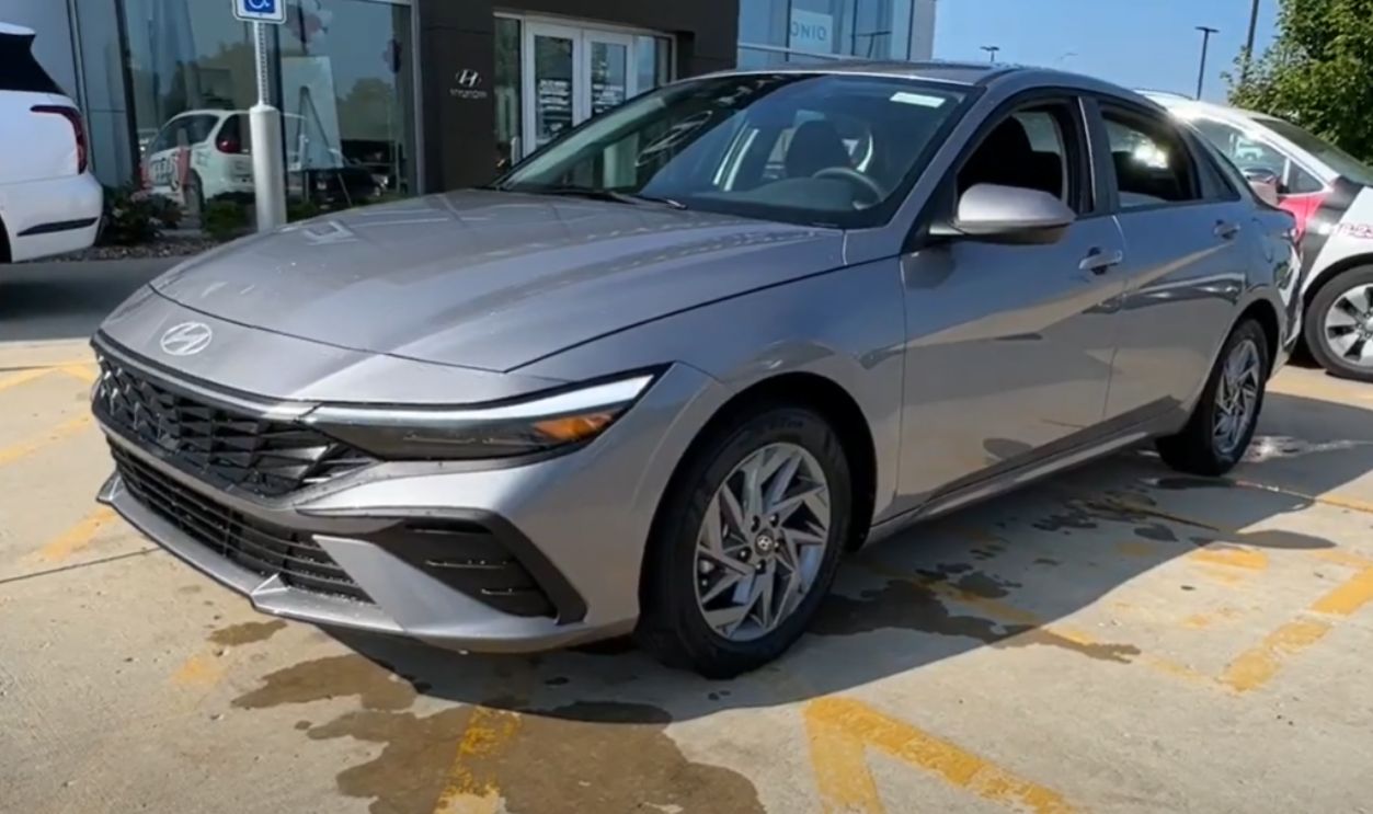 Hyundai Elantra Hybrid Blue