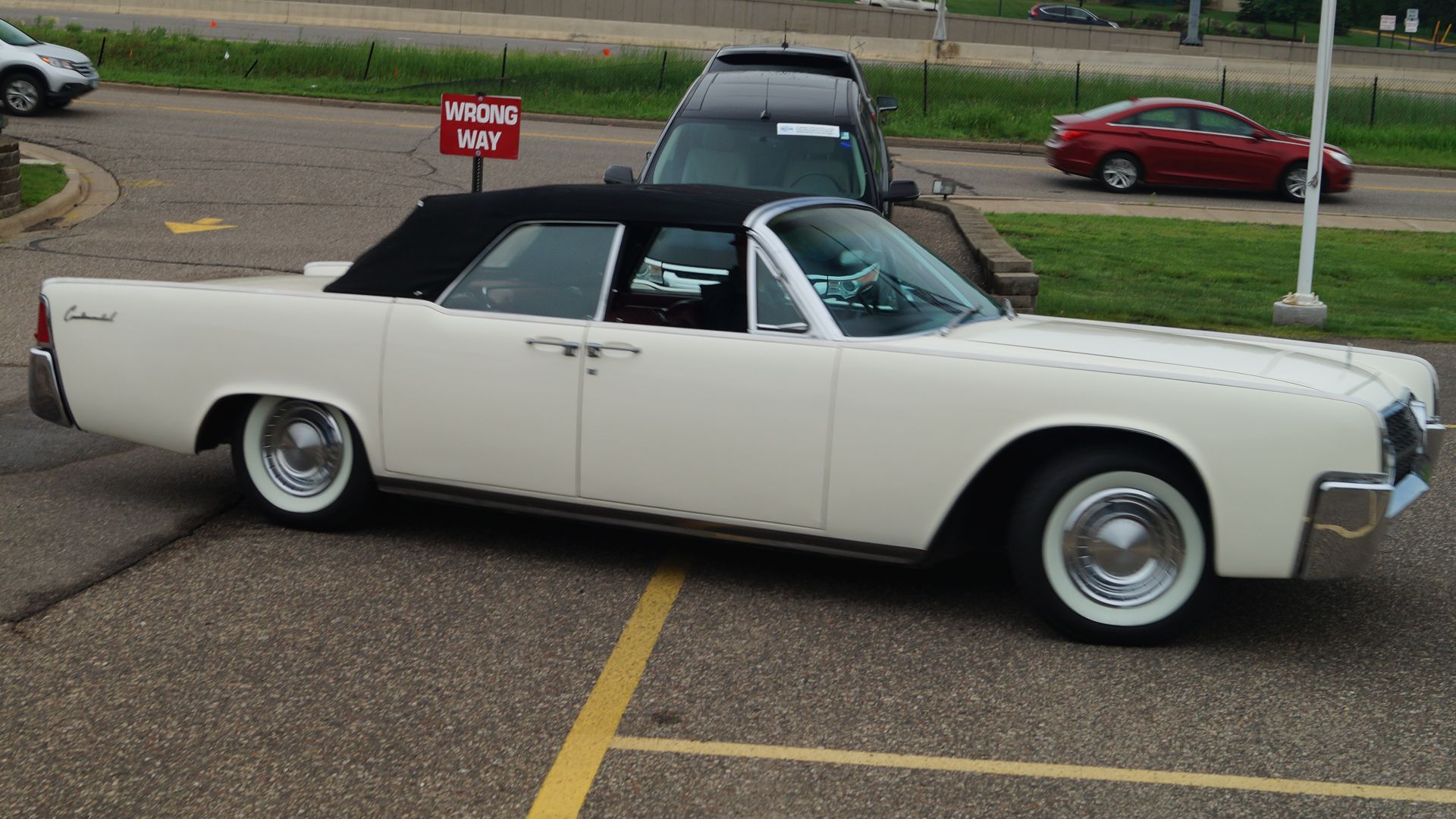 File:1962 Lincoln Continental Convertible (26724941954).jpg