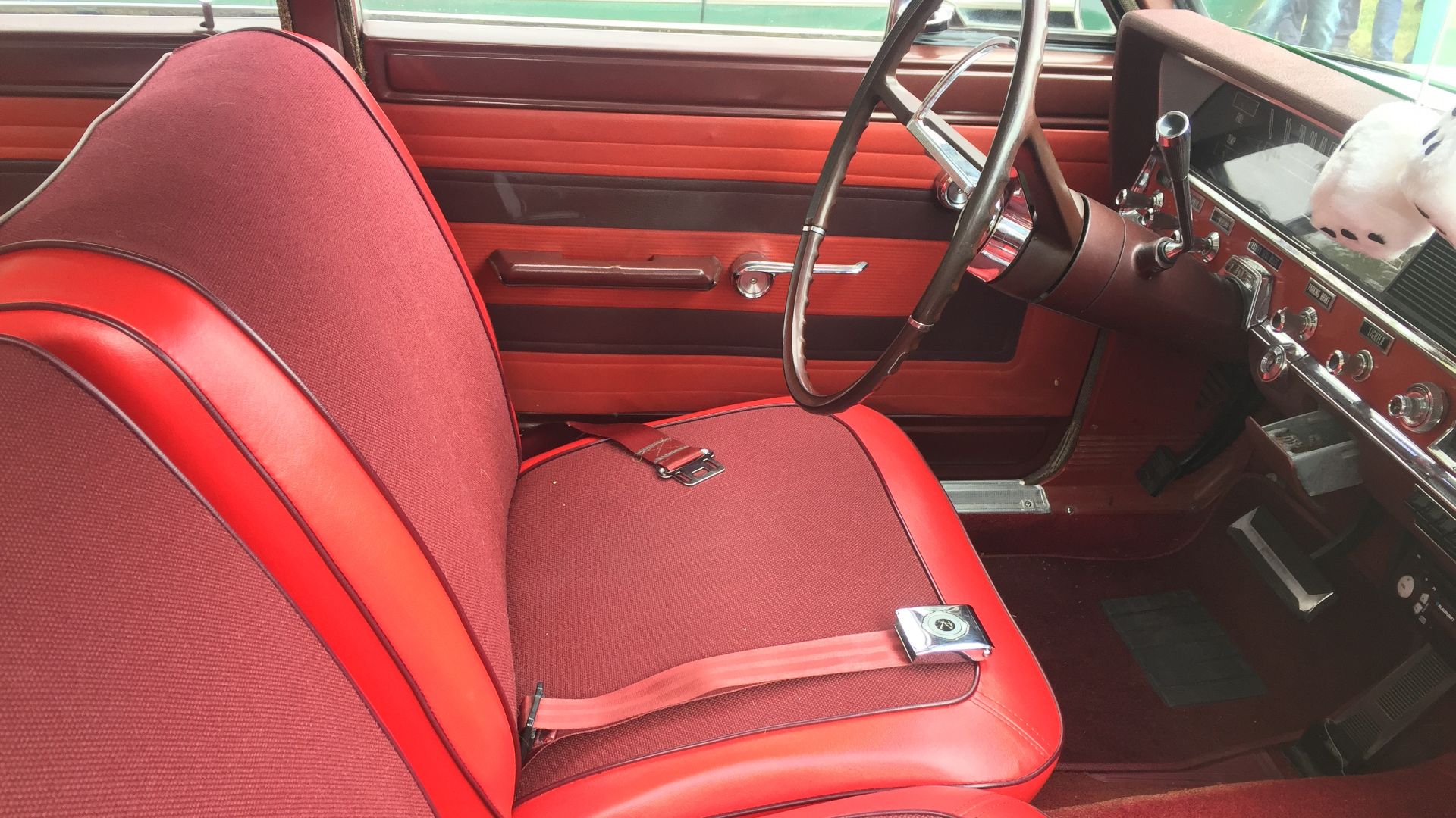 File:1965 Rambler Classic 660 4-d white Rockville Show 2015 4of6.jpg