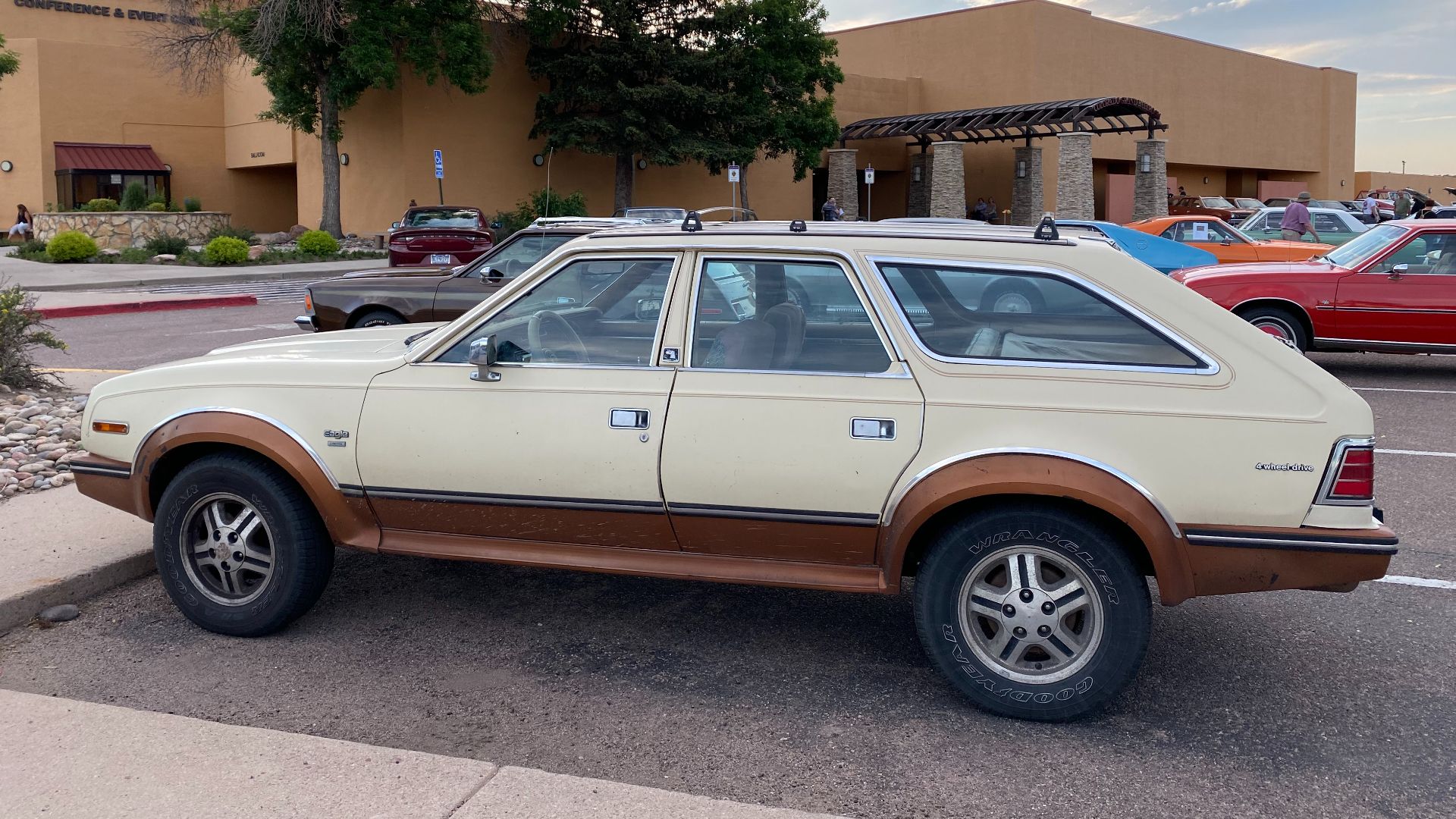 File:1987 AMC Eagle wagon in beige at 2021 AMO meet 4of4.jpg