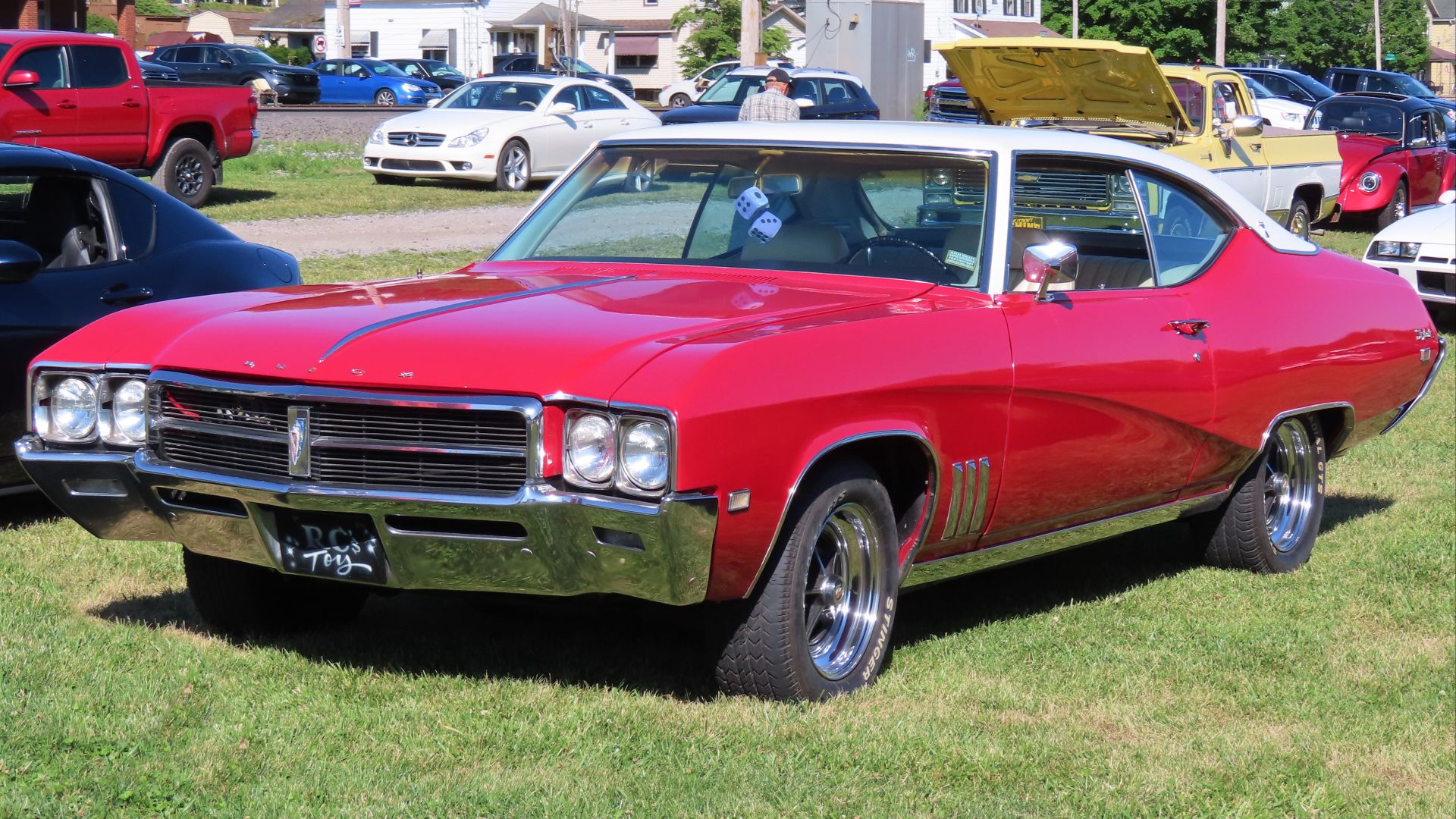 File:1969 Buick Skylark Custom Sport Coupe, front left, 07-01-2024.jpg