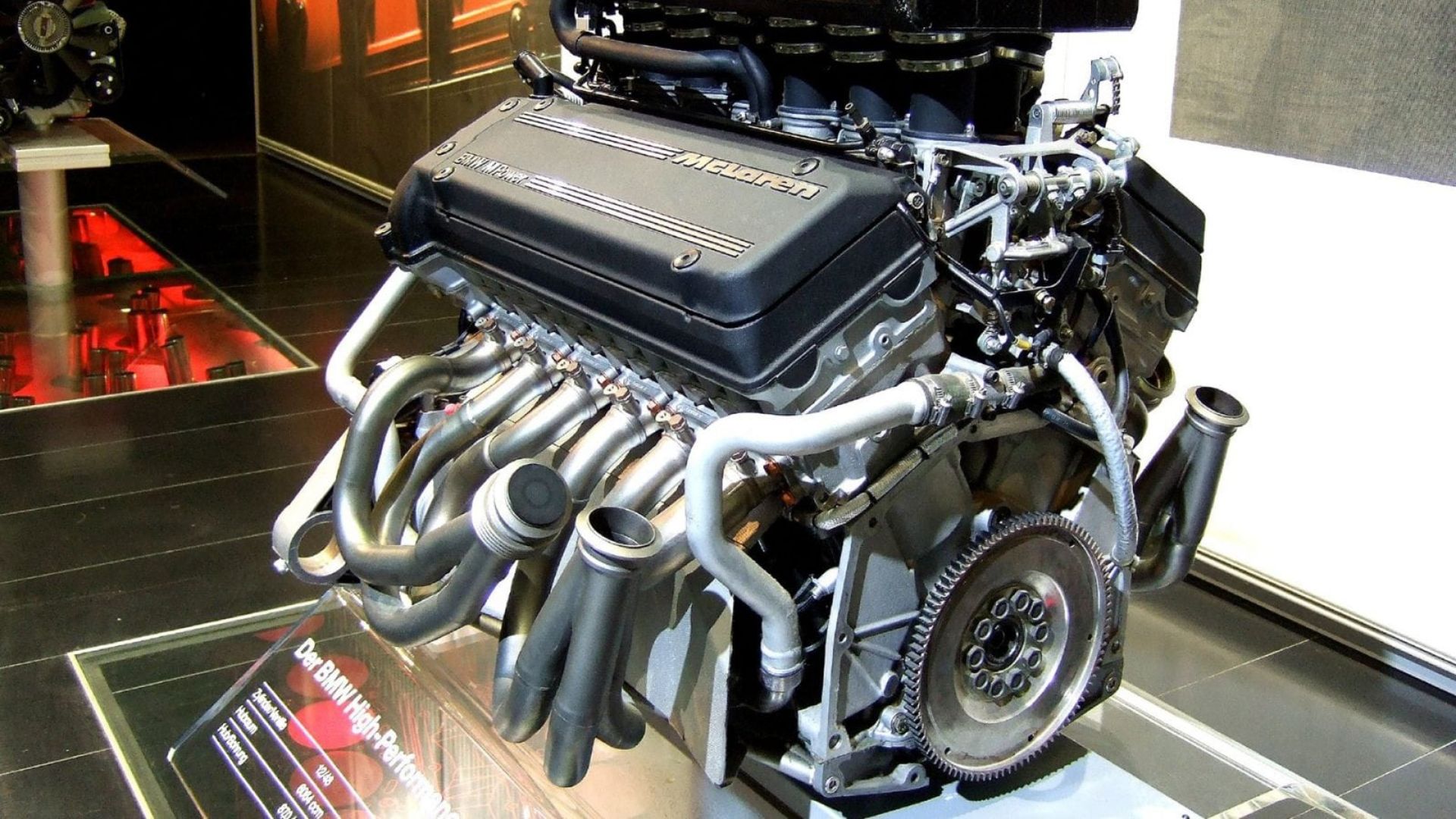 File:Mclaren-f1-1996-engine-v12-s70-02 (1).jpg