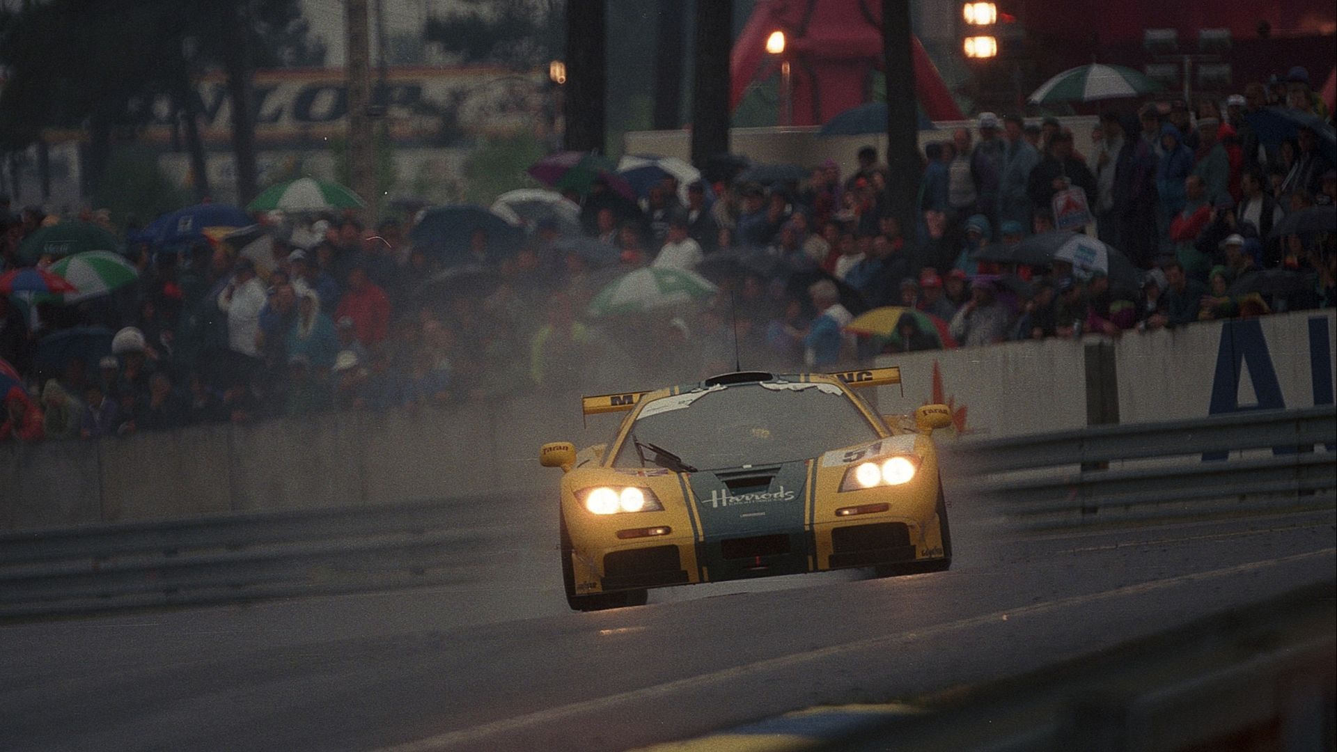 File:Mclaren F1 GTR -51 - Derek Bell, Justin Bell & Andy Wallace exits the Esses at Le Mans 1995 (49626650218).jpg