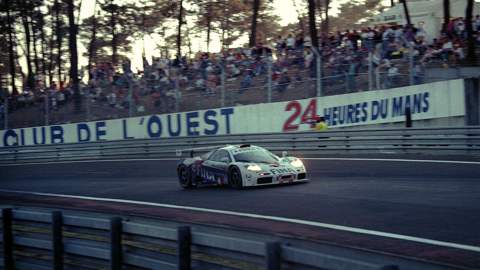 File:Mclaren F1 GTR - Marc Duez, Steve Soper & Jacques Laffite in the Esses at the 1996 Le Mans (51702792685).jpg