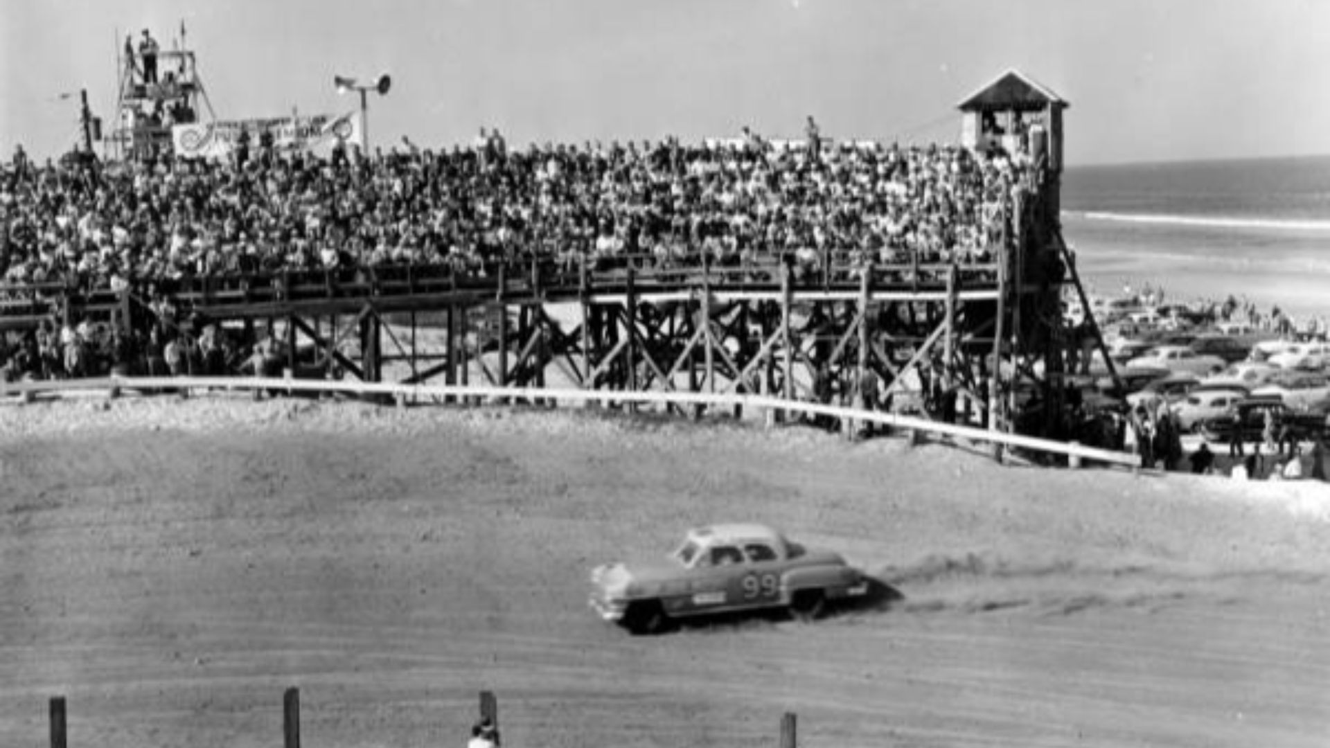 File:Stock car racing at Daytona Beach, Florida (11236229974).jpg