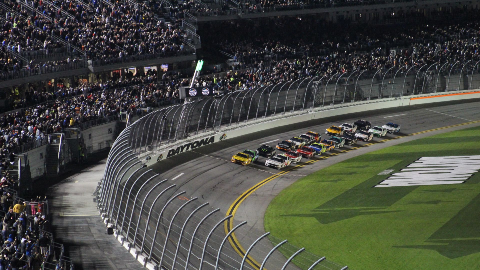 File:Green flag daytona (53544405141).jpg