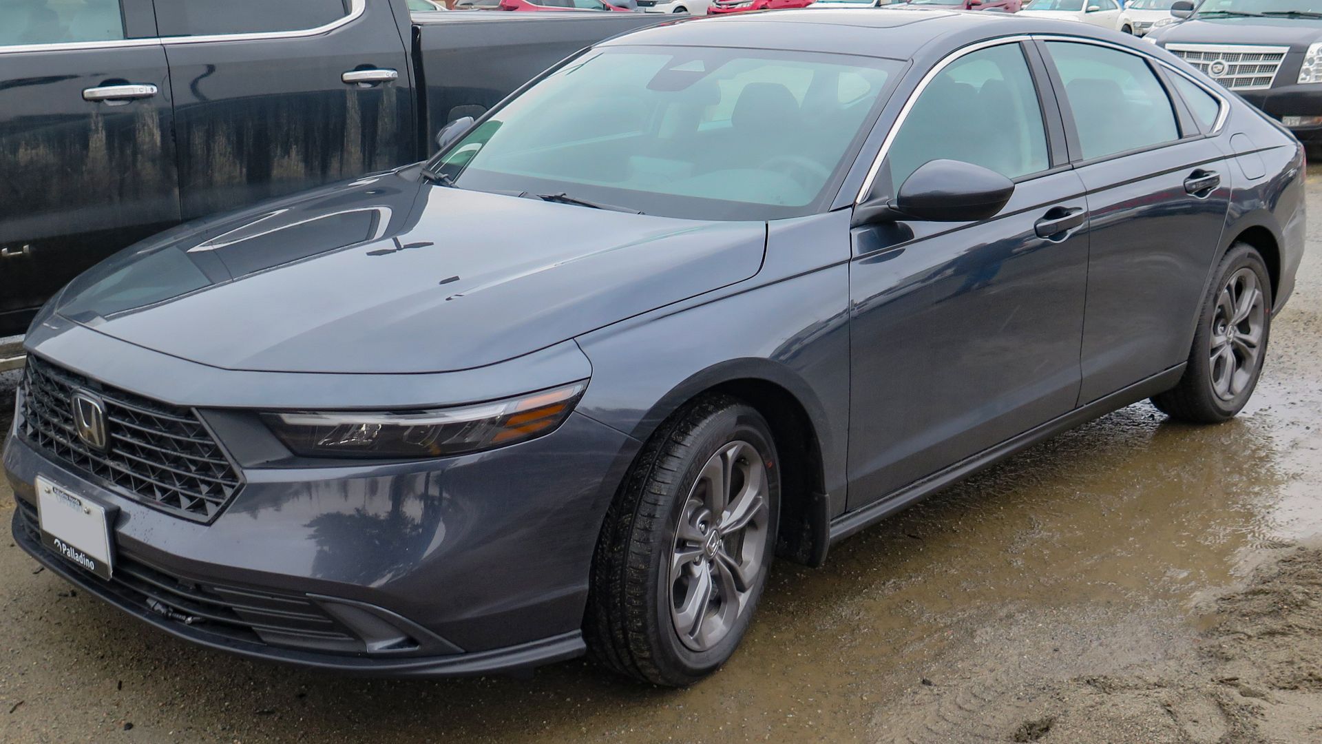 File:2023 Honda Accord EX in Meteoroid Grey Metallic, Front Left2, 03-17-2023.jpg
