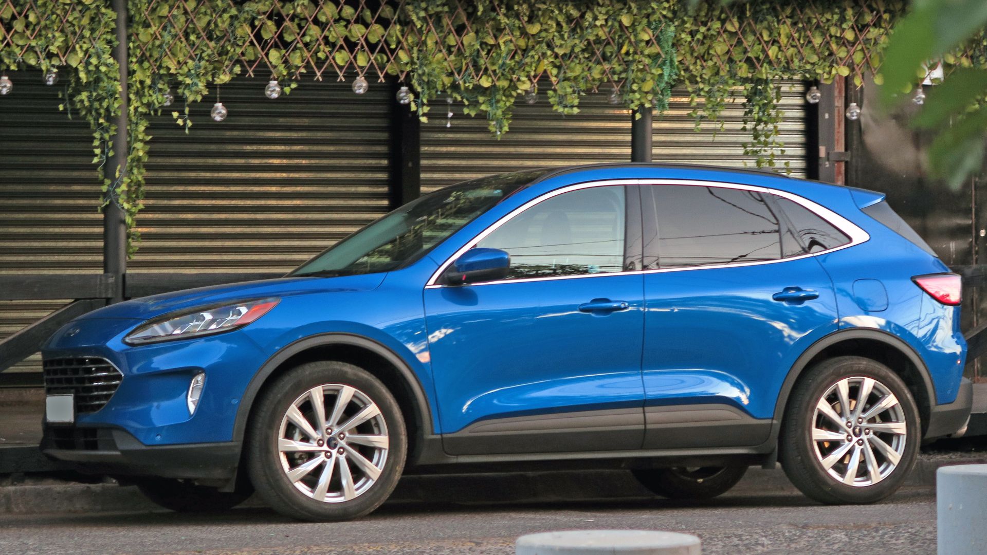 File:Ford Escape Titanium 2021.jpg