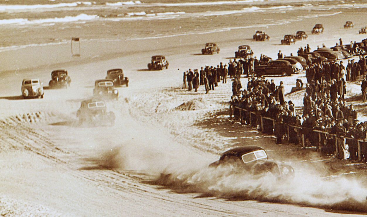 Gettyimages  - 78478499, Racing on the Beach in Daytona 