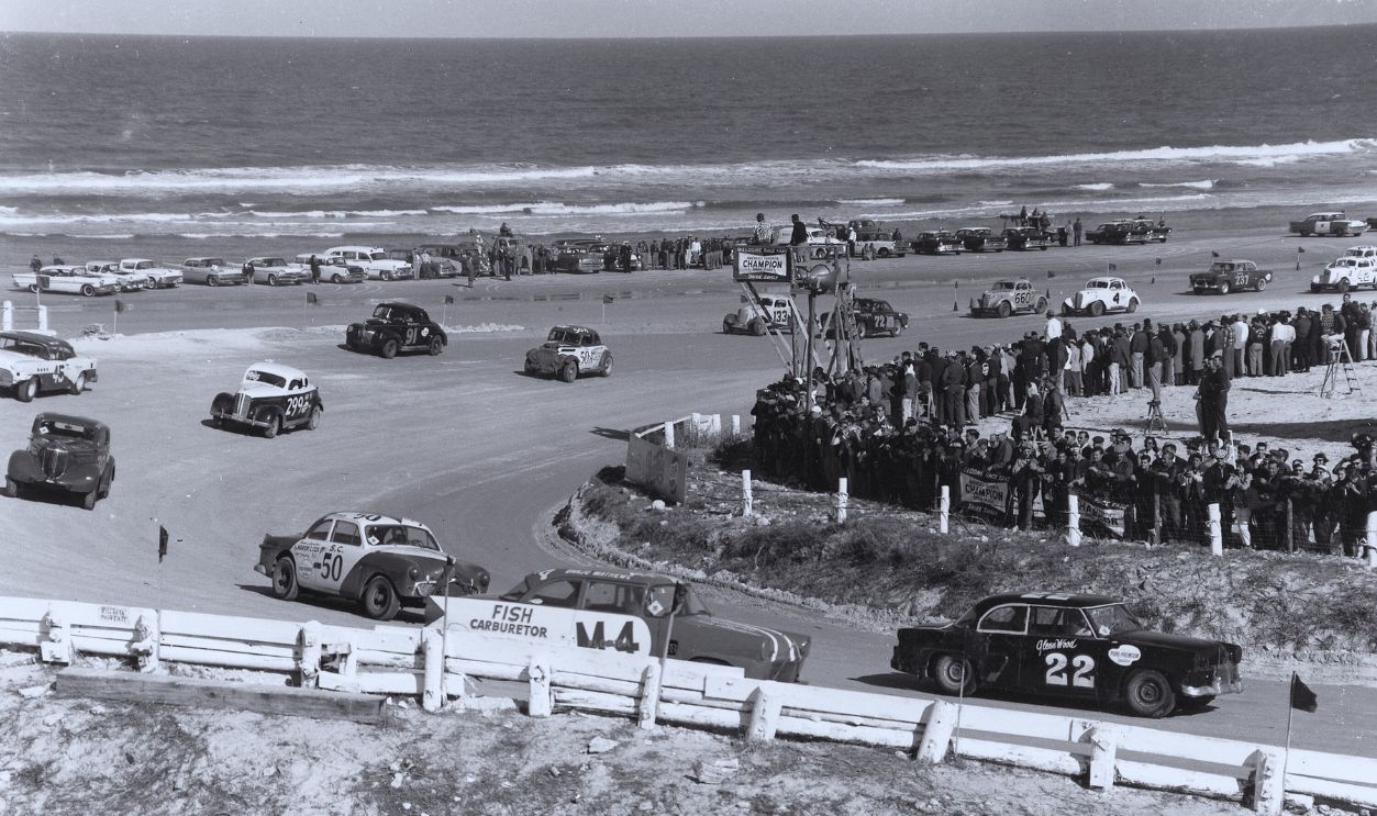 Gettyimages  - 142475052, 1958 Daytona Modified Sportsman Race Start 