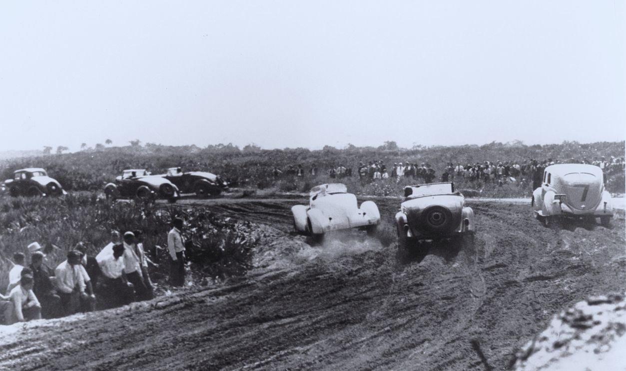 Gettyimages  - 156389073, First Stock Cars on Daytona Beach - 1936 