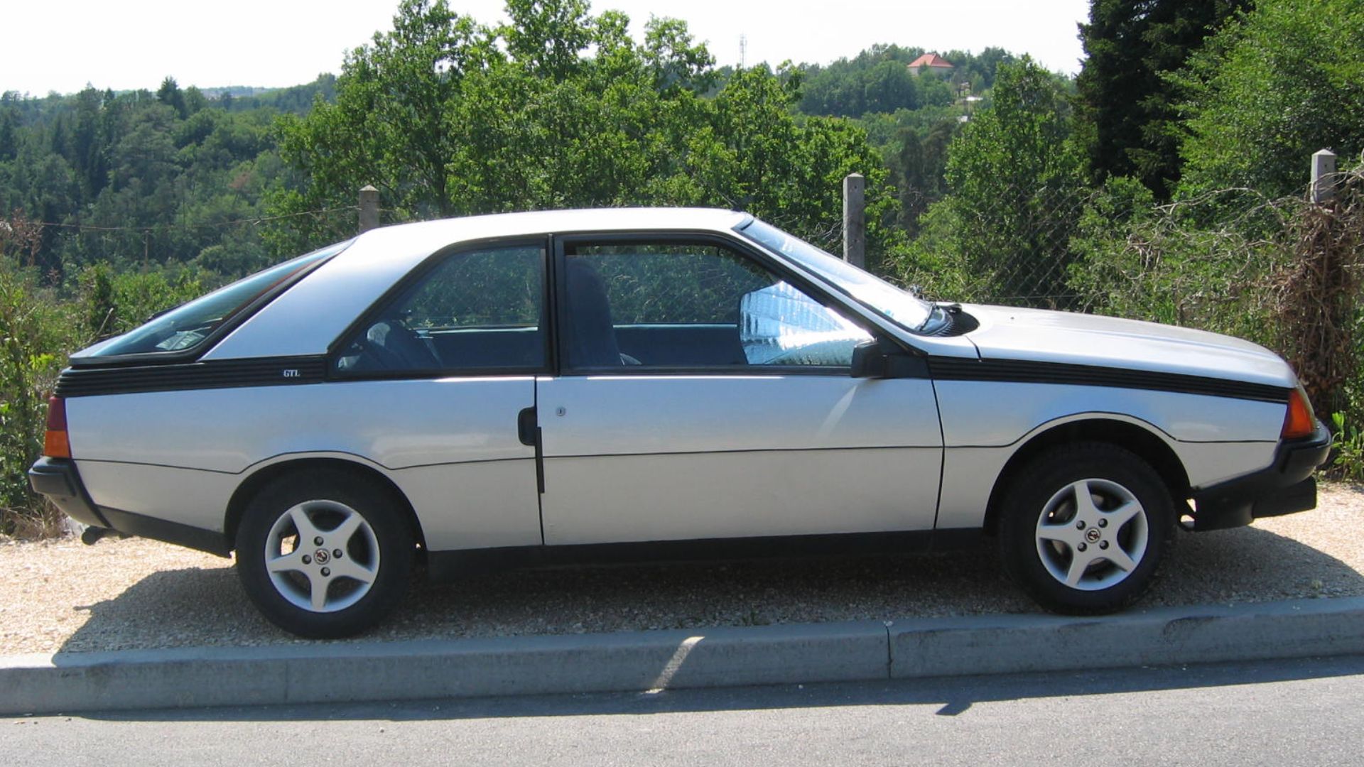 File:Renault fuego cote.jpg