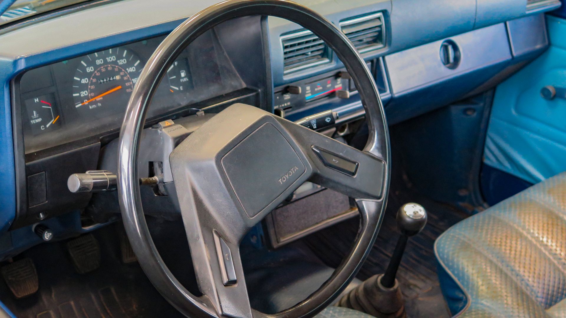 File:1984 Toyota Pickup Interior, 01-16-2023.jpg