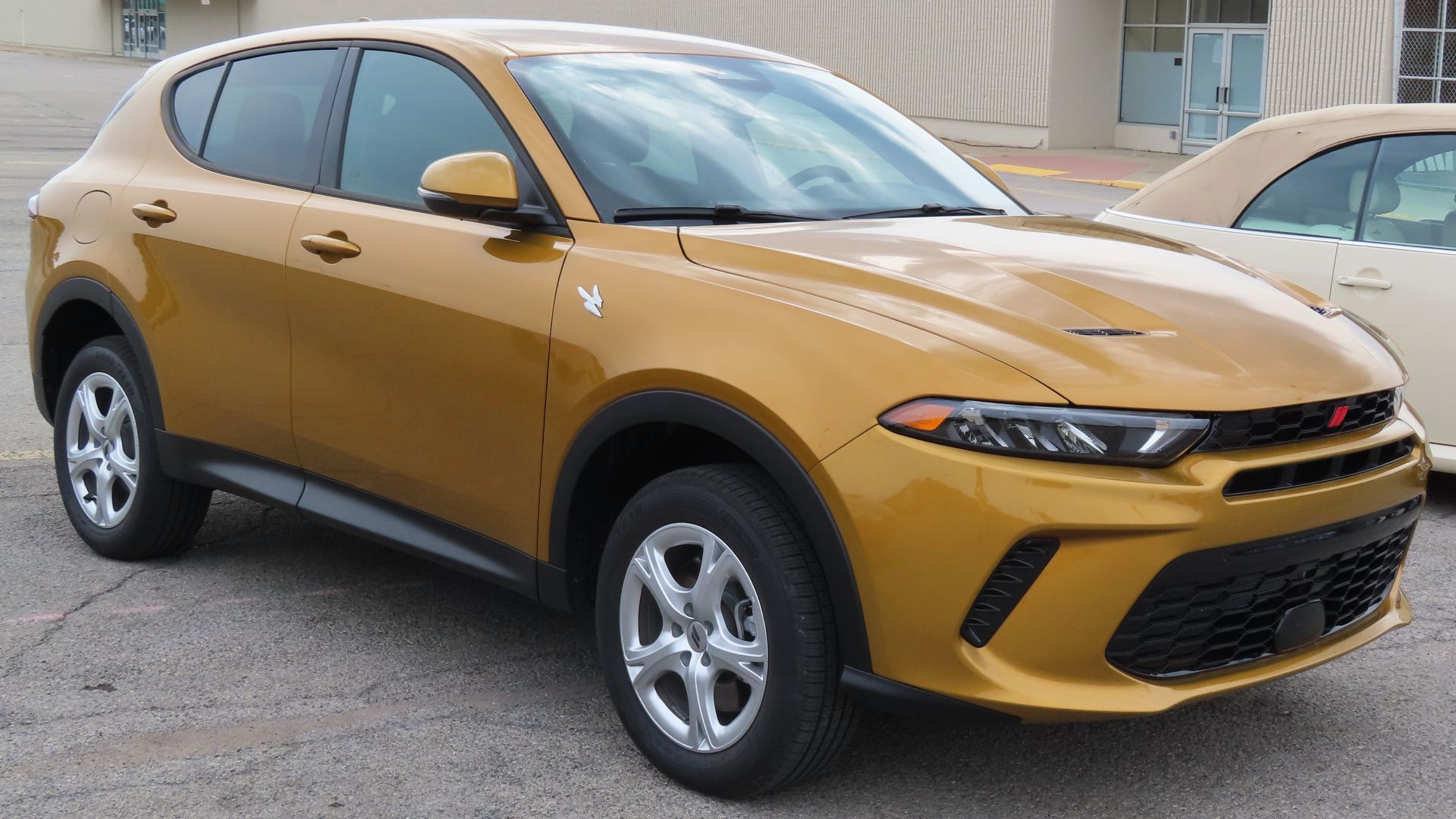 File:2023 Dodge Hornet GT, front right, 08-05-2023.jpg