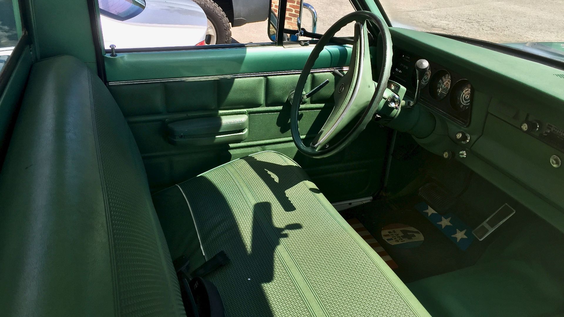 File:1974 Jeep J10 pickup truck all-original finished in green at 2017 AMO meet 10of12.jpg