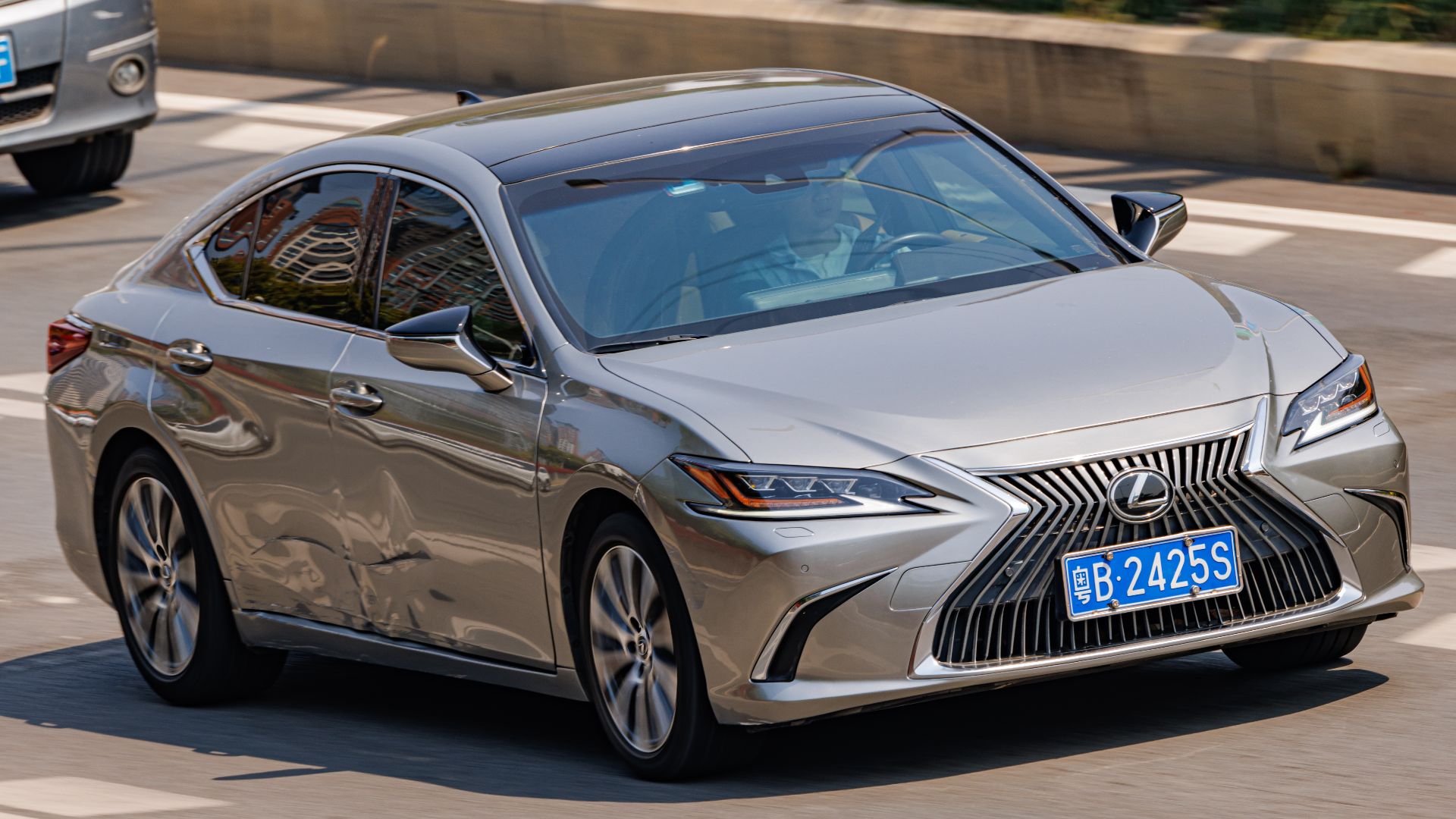 File:LEXUS ES 250(ES 260) (XZ10) China (9).jpg