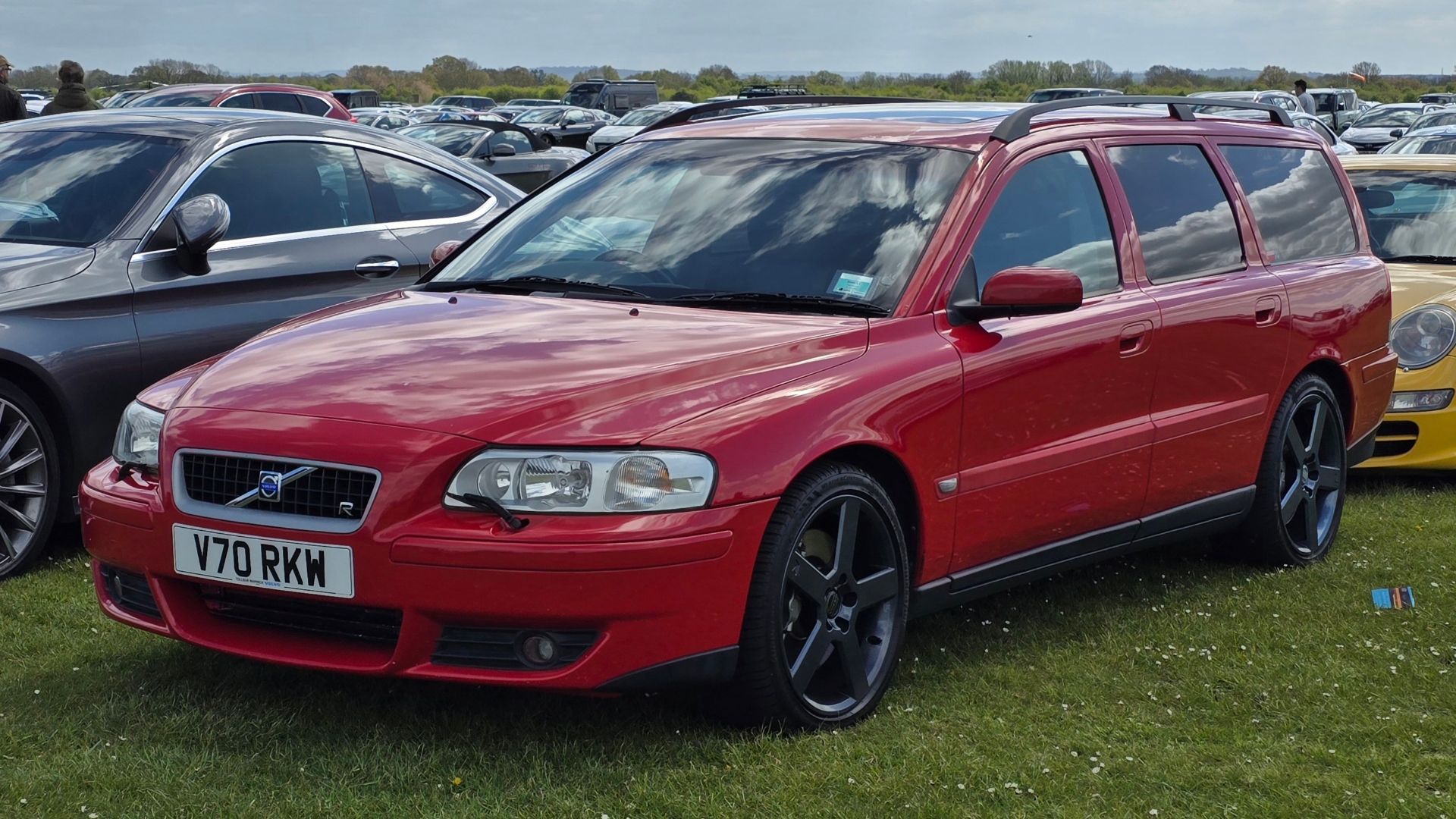 File:2004 Volvo V70 R.jpg