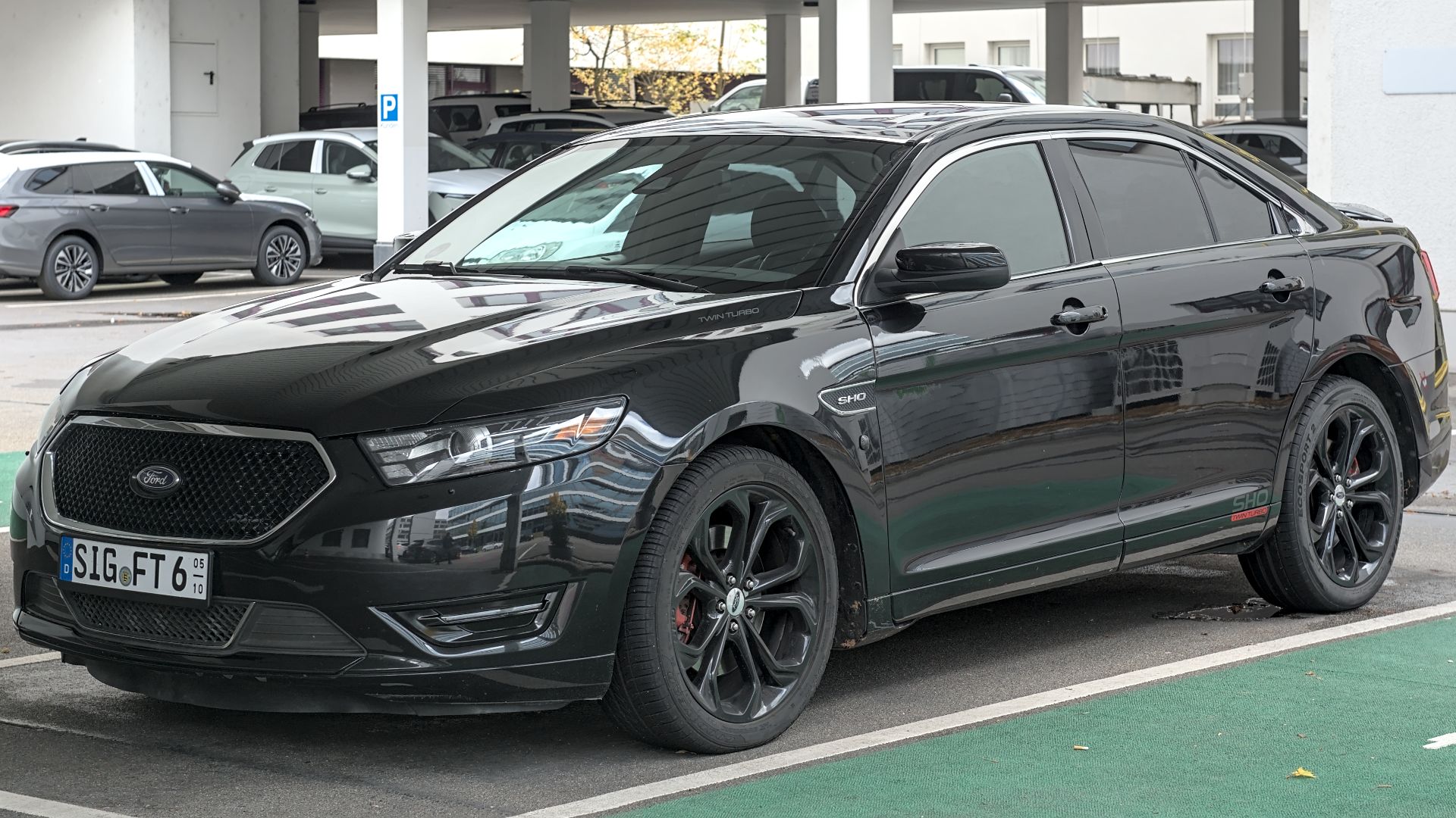 File:Ford Taurus SHO (2013-2019) DSC 2943.jpg