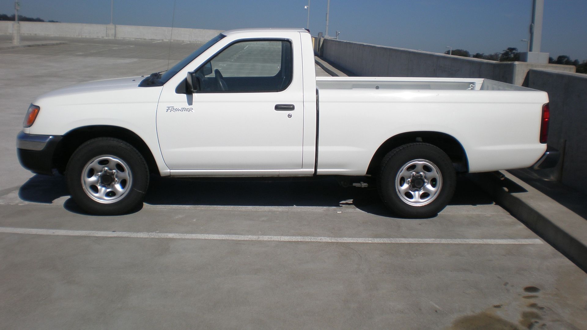 File:1st gen white Nissan Frontier side.JPG