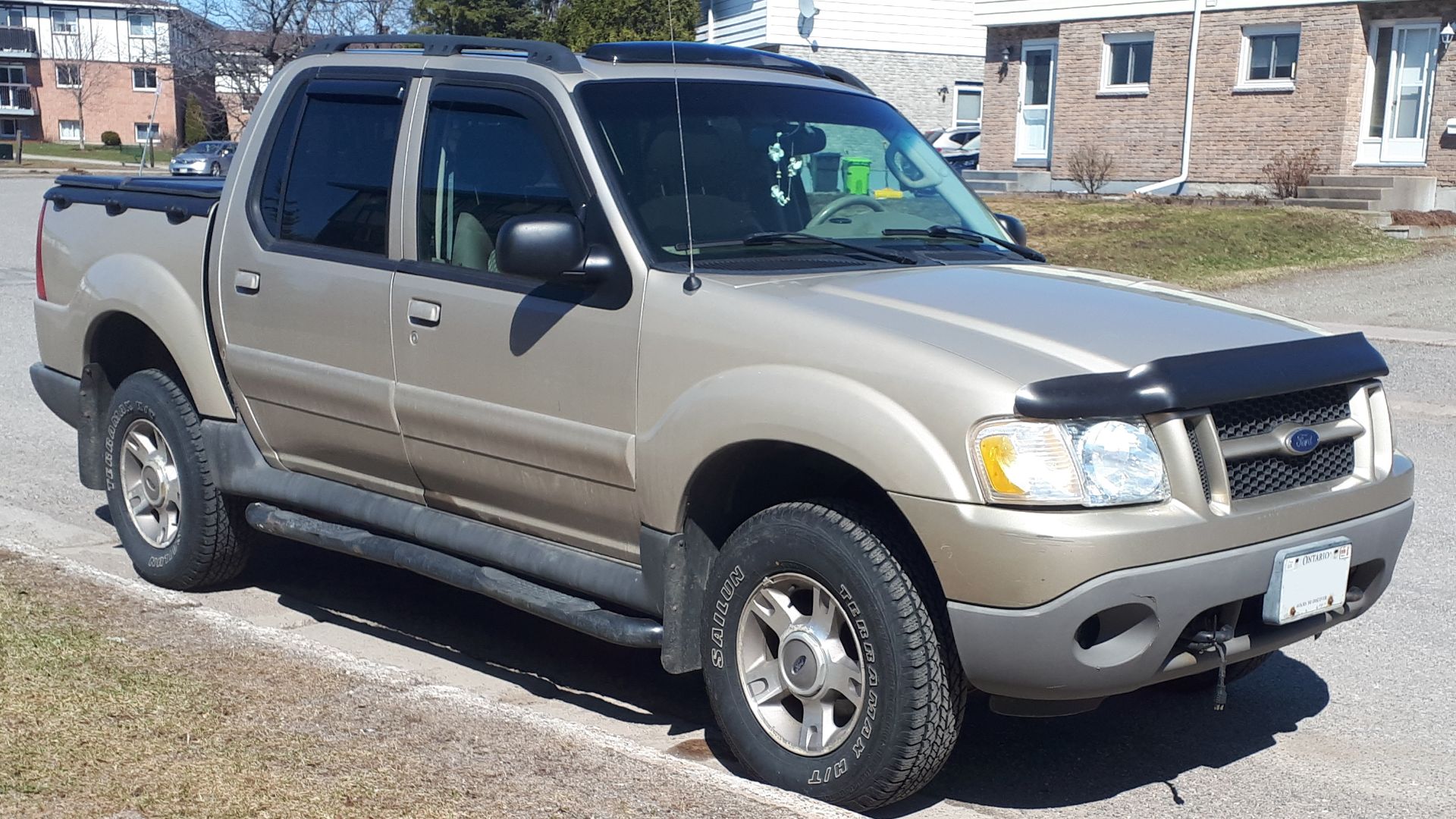File:2003 Ford Explorer Sport Trac, Front Right, 04-17-2020.jpg