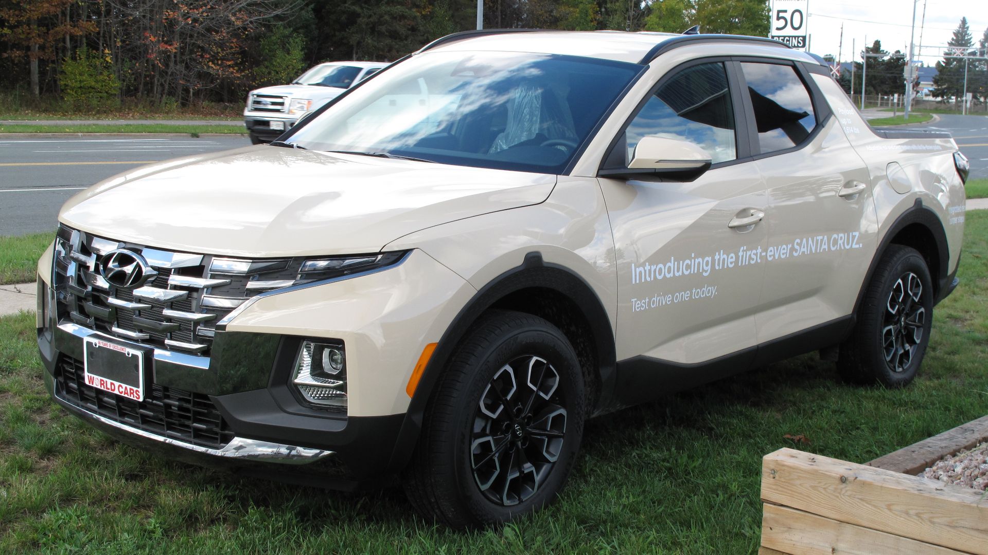 File:2022 Hyundai Santa Cruz, Front Left, 10-17-2021.jpg