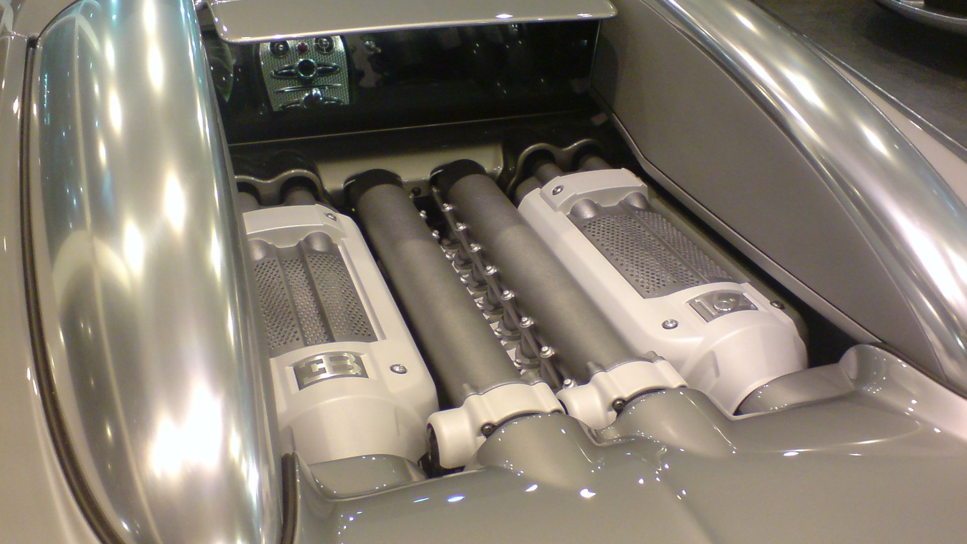 File:Bugatti Veyron 2008 - 005.JPG