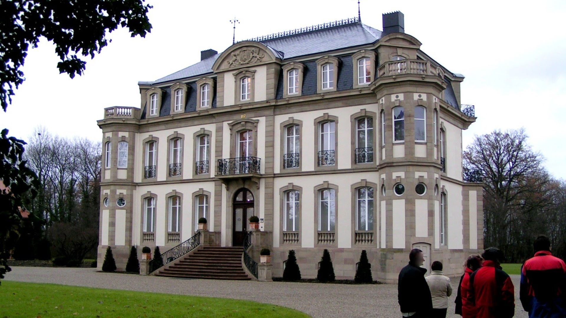 File:Bugatti Molsheim - panoramio.jpg