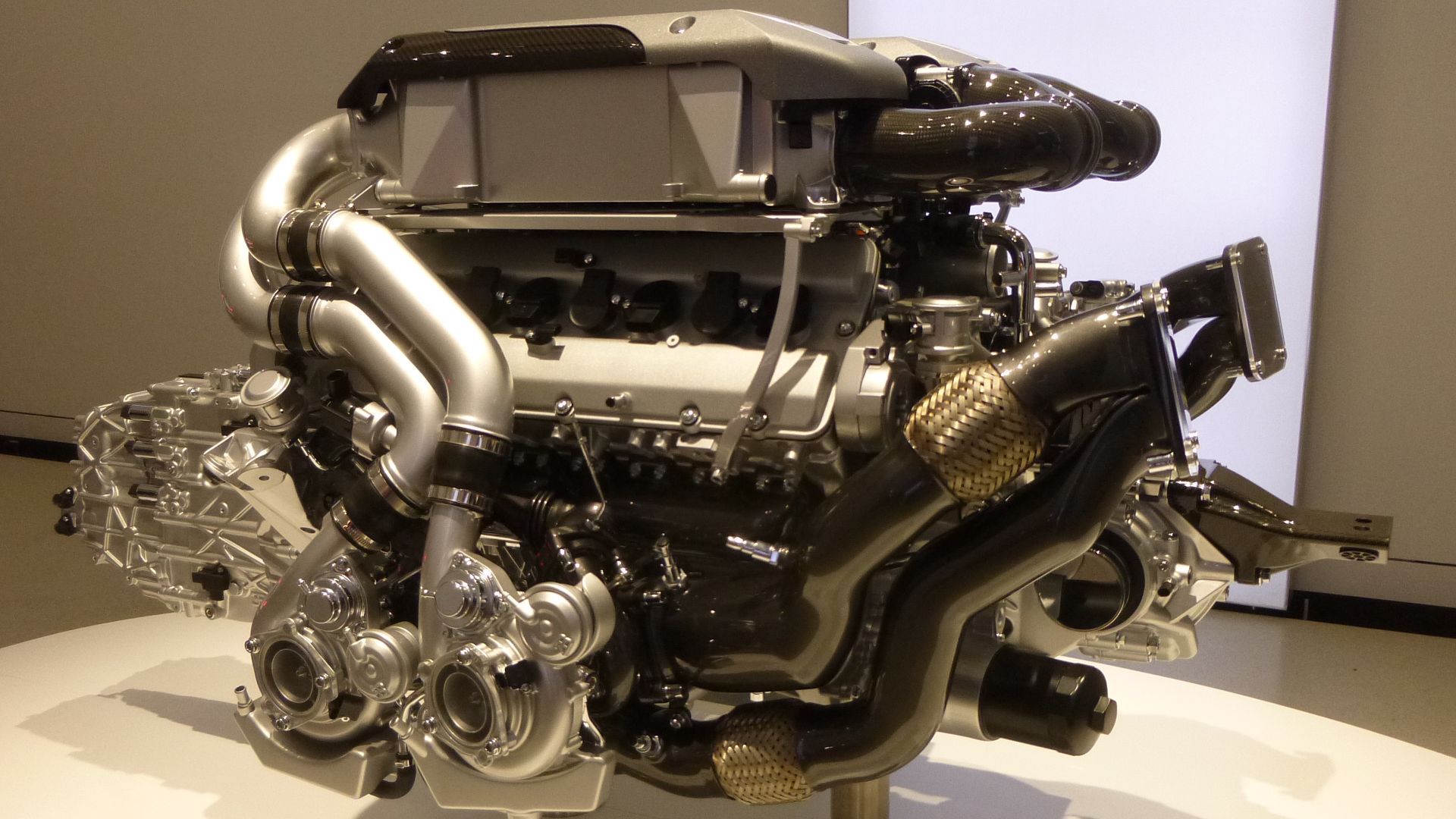 File:W16 Engine Bugatti Chiron-P1010487.jpg