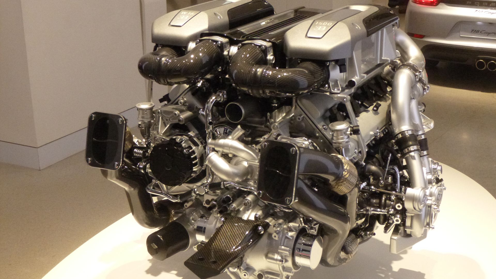 File:W16 Engine Bugatti Chiron-P1010489.jpg