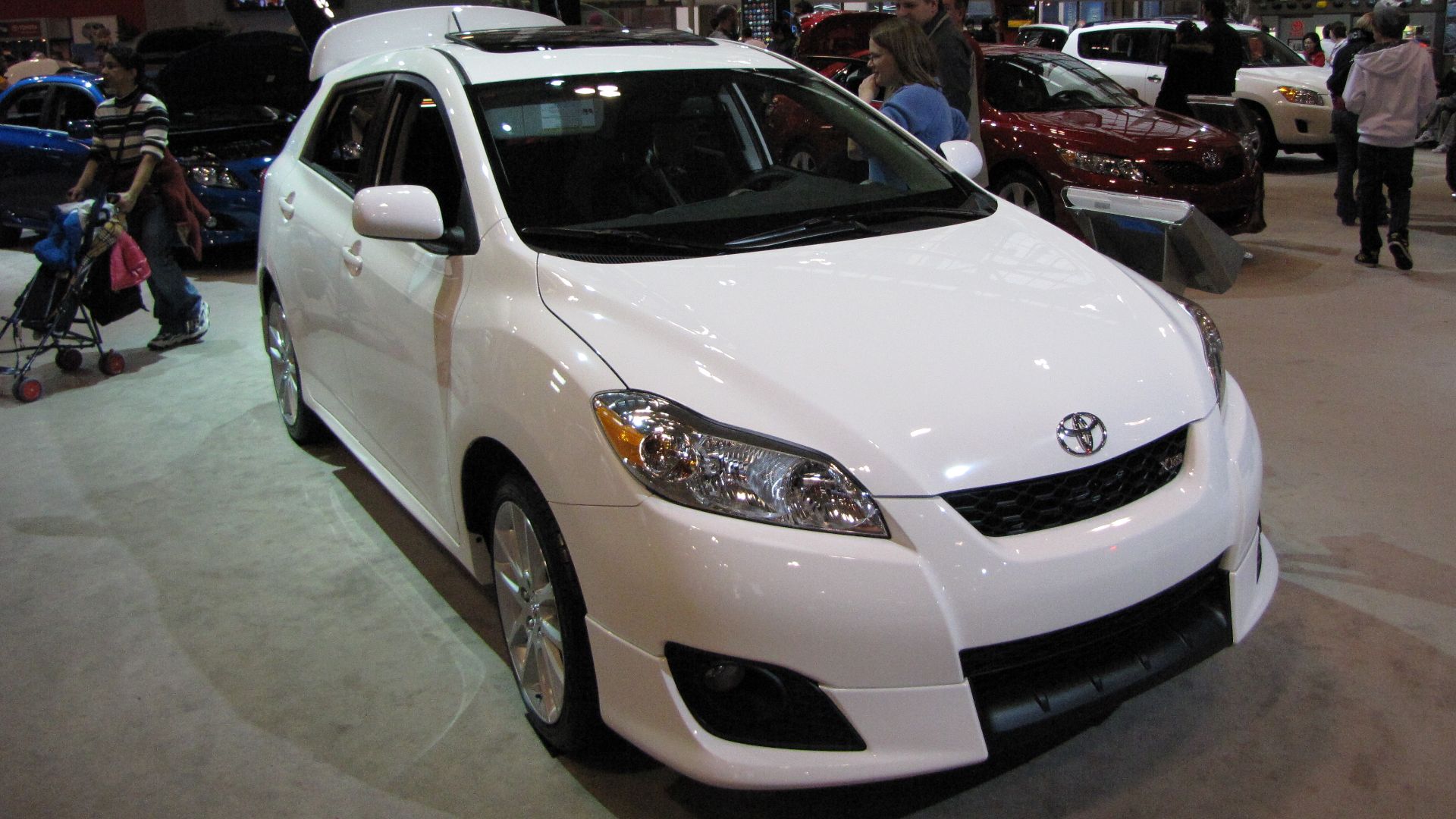 File:Toyota 2010 Matrix XRS Right Side.jpg