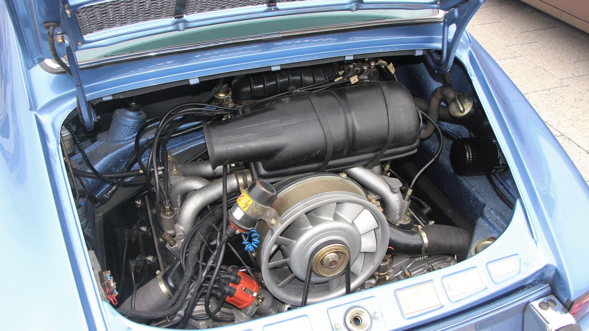 File:2022 Porsche-911-1971 engine RetroClassics.jpg