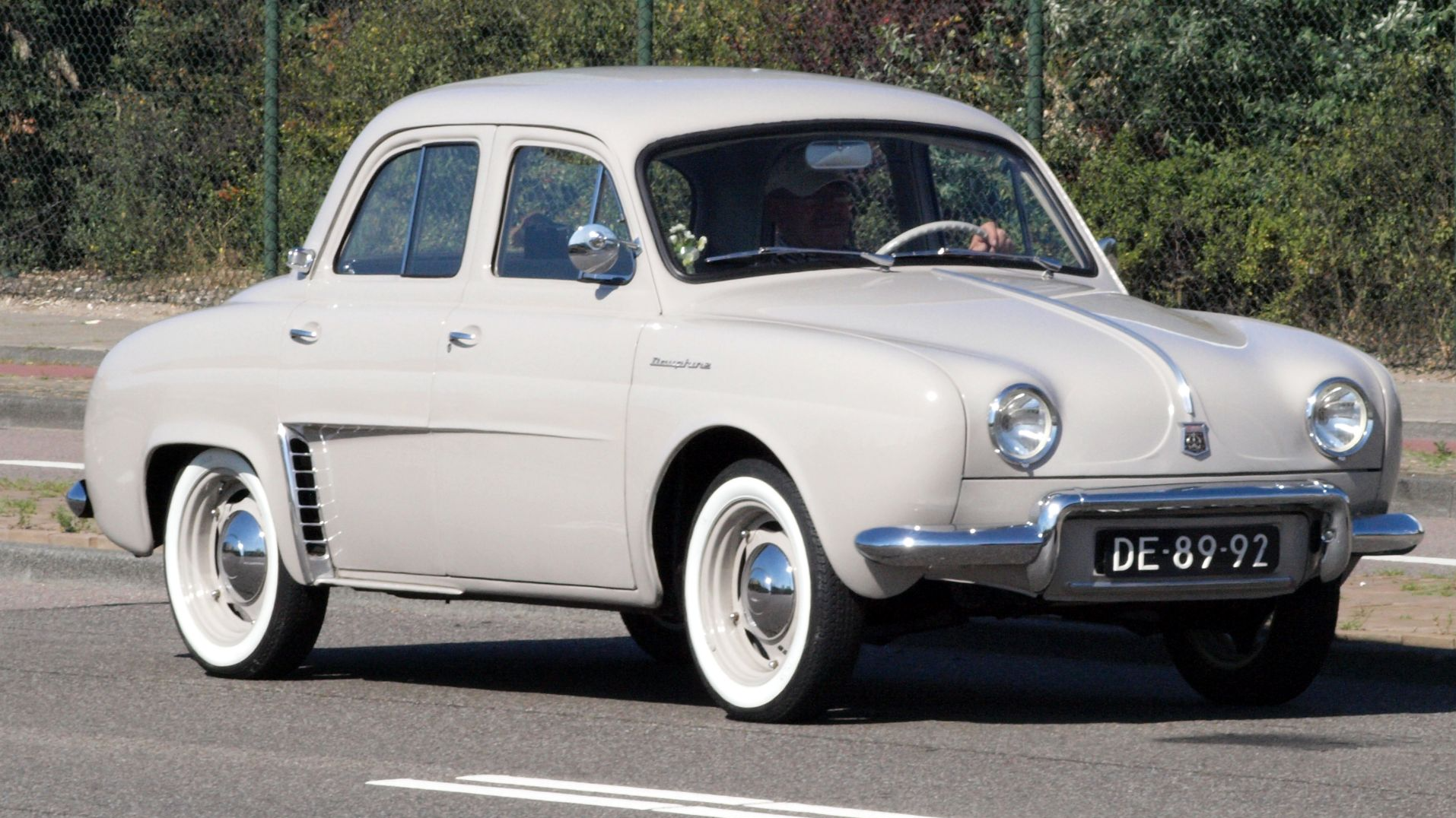 File:Renault Dauphine DE-89-92 pic5.JPG