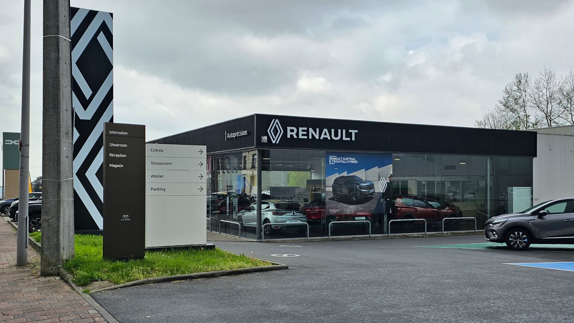 File:Renault Autoprécision - La Louvière (Belgique) - 24 avril 2023.jpg