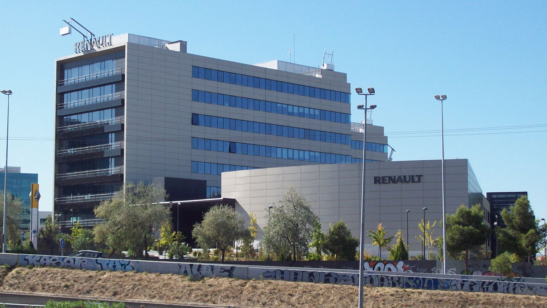File:Renault offices in Madrid (Spain) 01.jpg