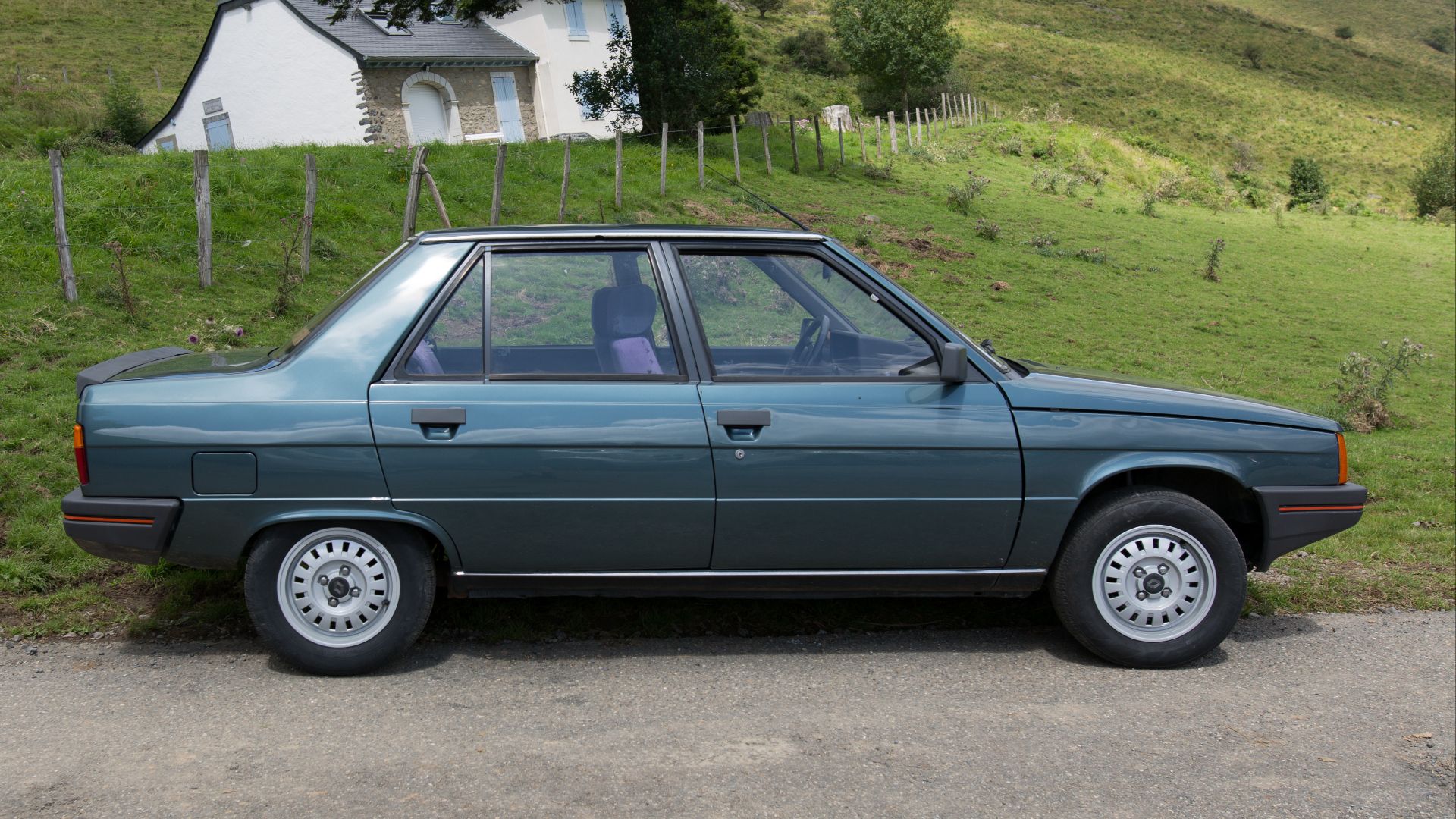 File:R9 - Profil.jpg