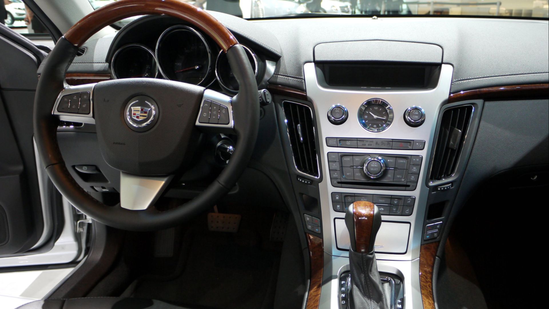 File:Mondial de l'Automobile 2010, Paris - France (5055329348).jpg