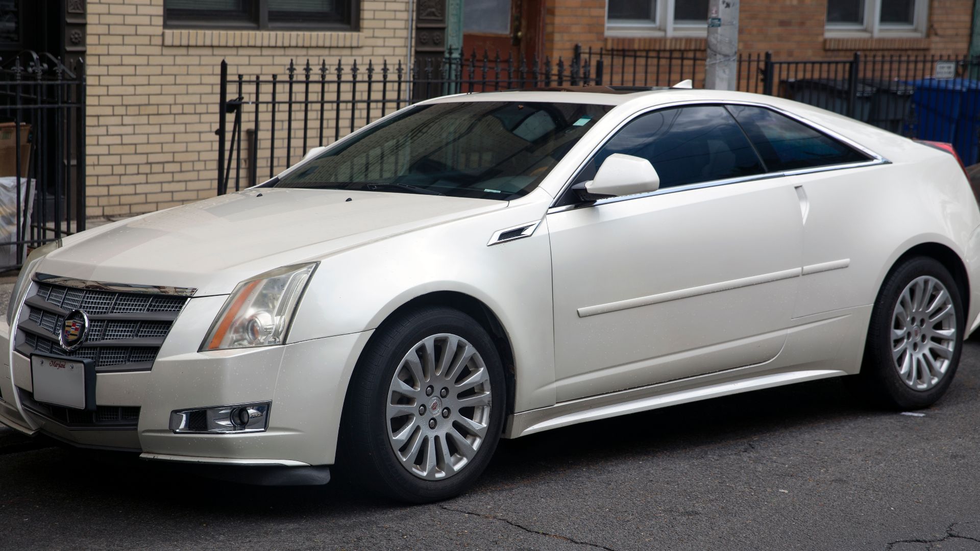 File:2011 Cadillac CTS-4 Coupe Premium in White Diamond Pearl, front left.jpg
