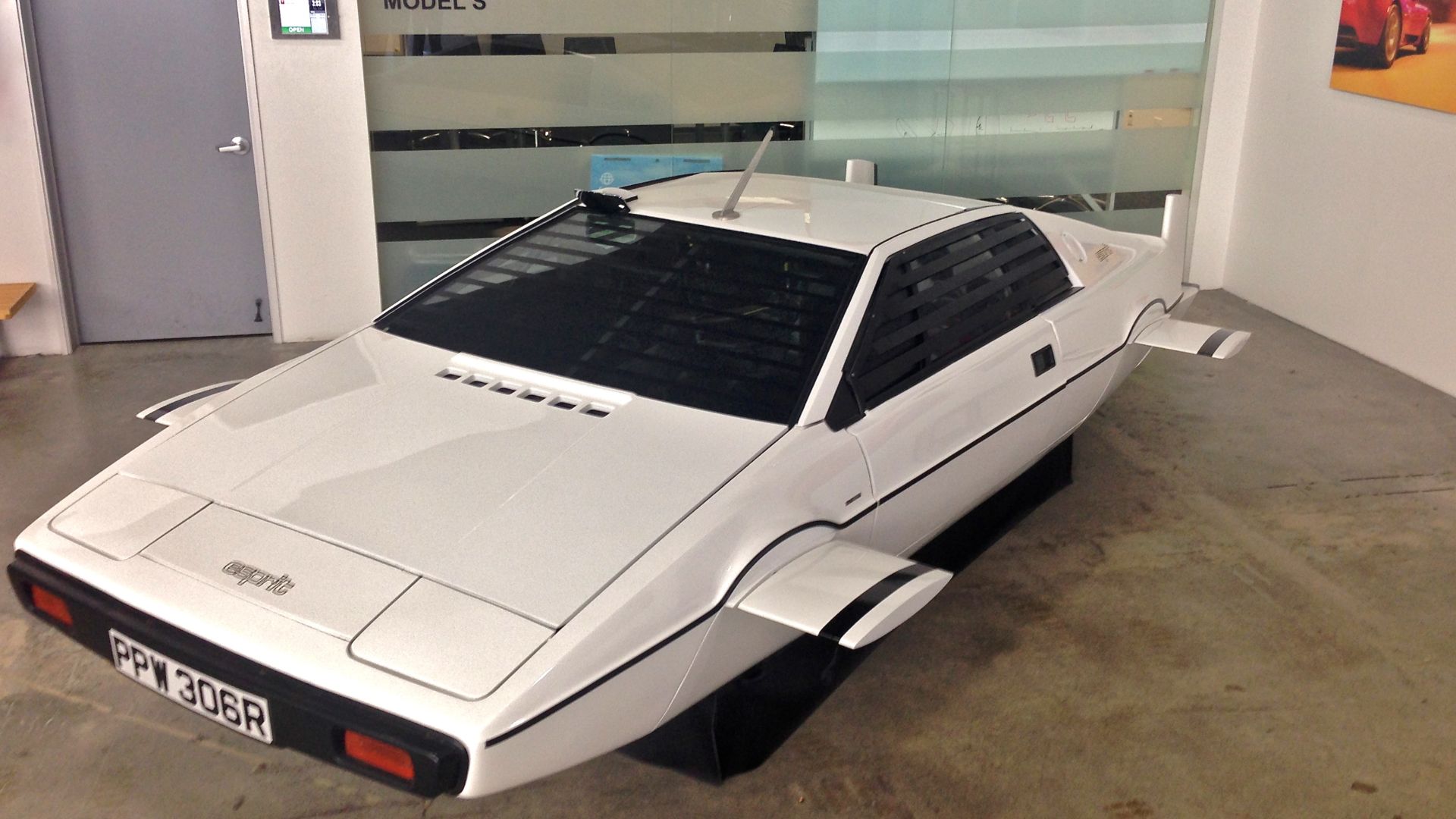 File:James Bond Submarine Car, Stealthy Submarine Cars Should be Electric — no combustion or exhaust (14377039553).jpg