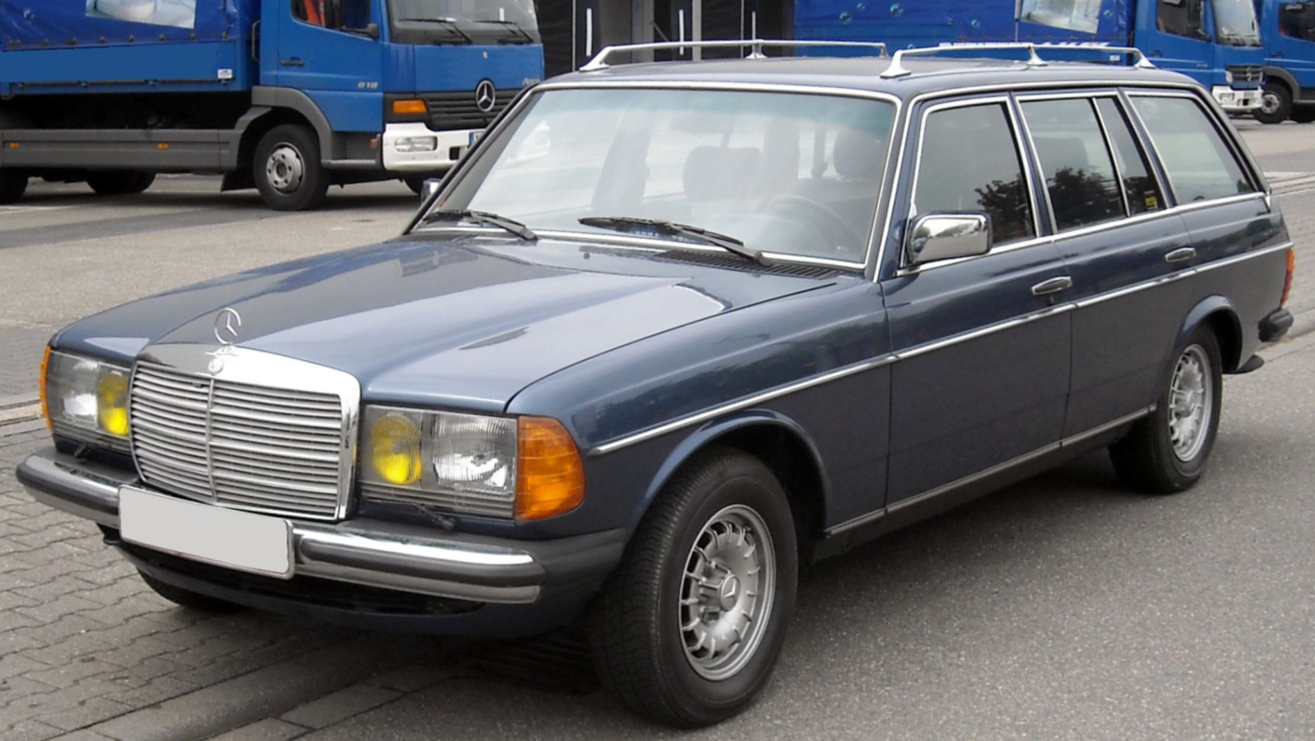 File:Mercedes-Benz W123 T-Modell front 20090430.jpg