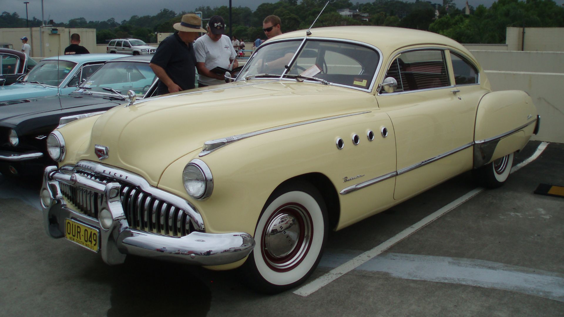 File:1949 Buick Eight Roadmaster Dynaflow Sedanet (5410035834).jpg