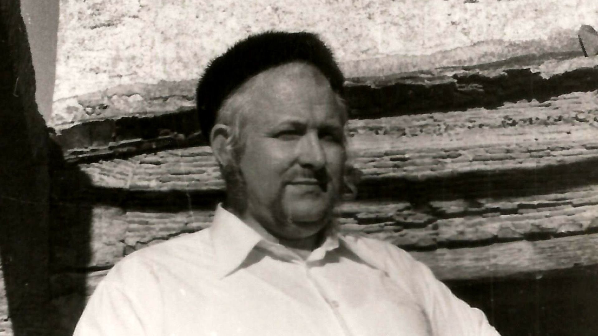 File:Wolf Vostell, 1980 in Spain.jpg