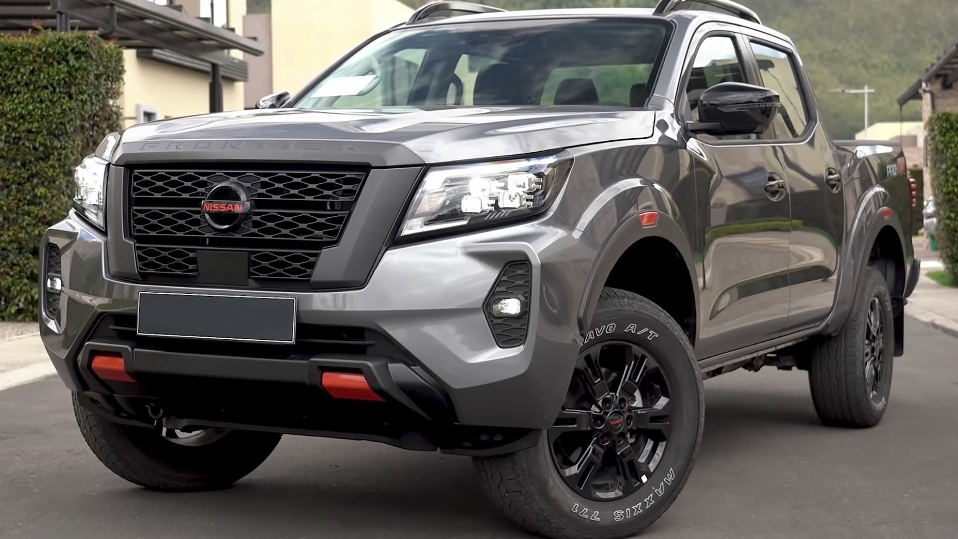 File:2021 Nissan Frontier Pro 4X (Colombia; facelift) front view 01.png