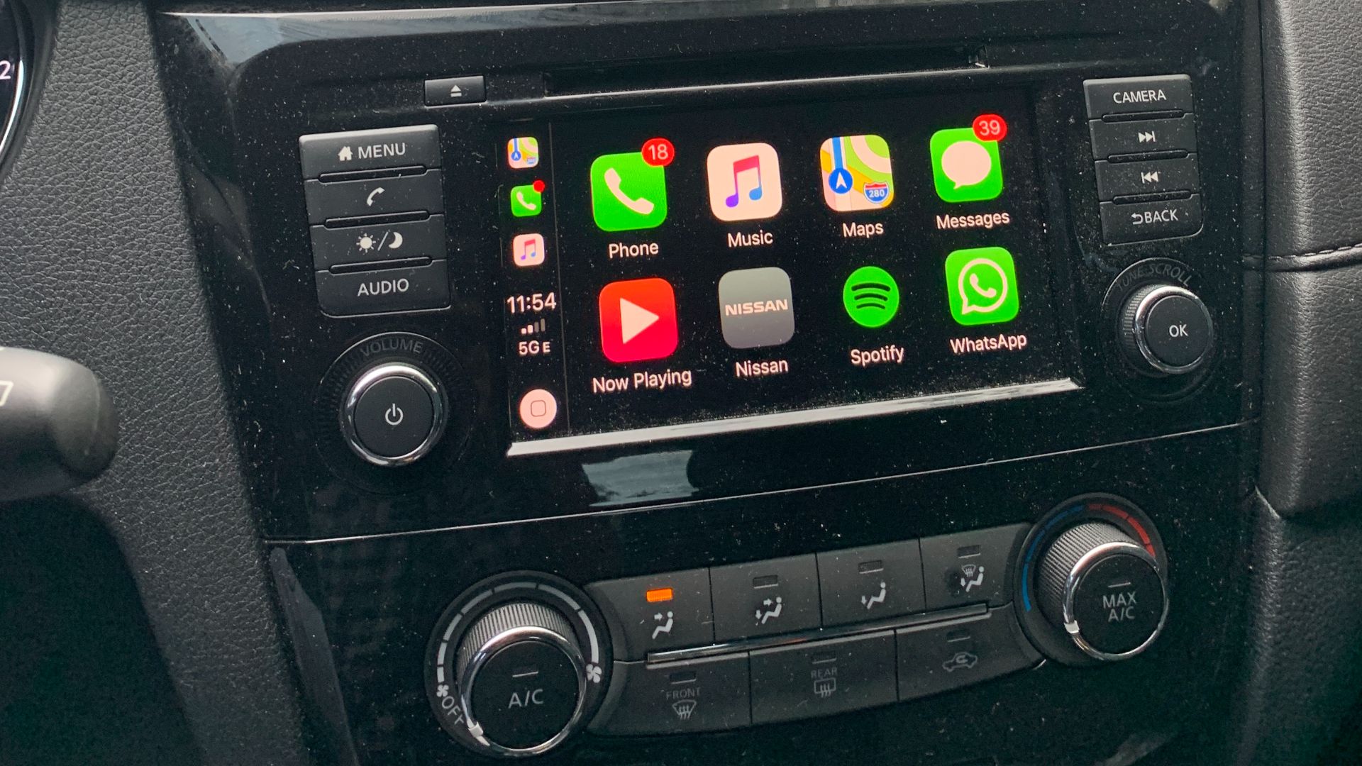 File:Apple CarPlay in Nissan Qashqai 20190501 T1154.jpg