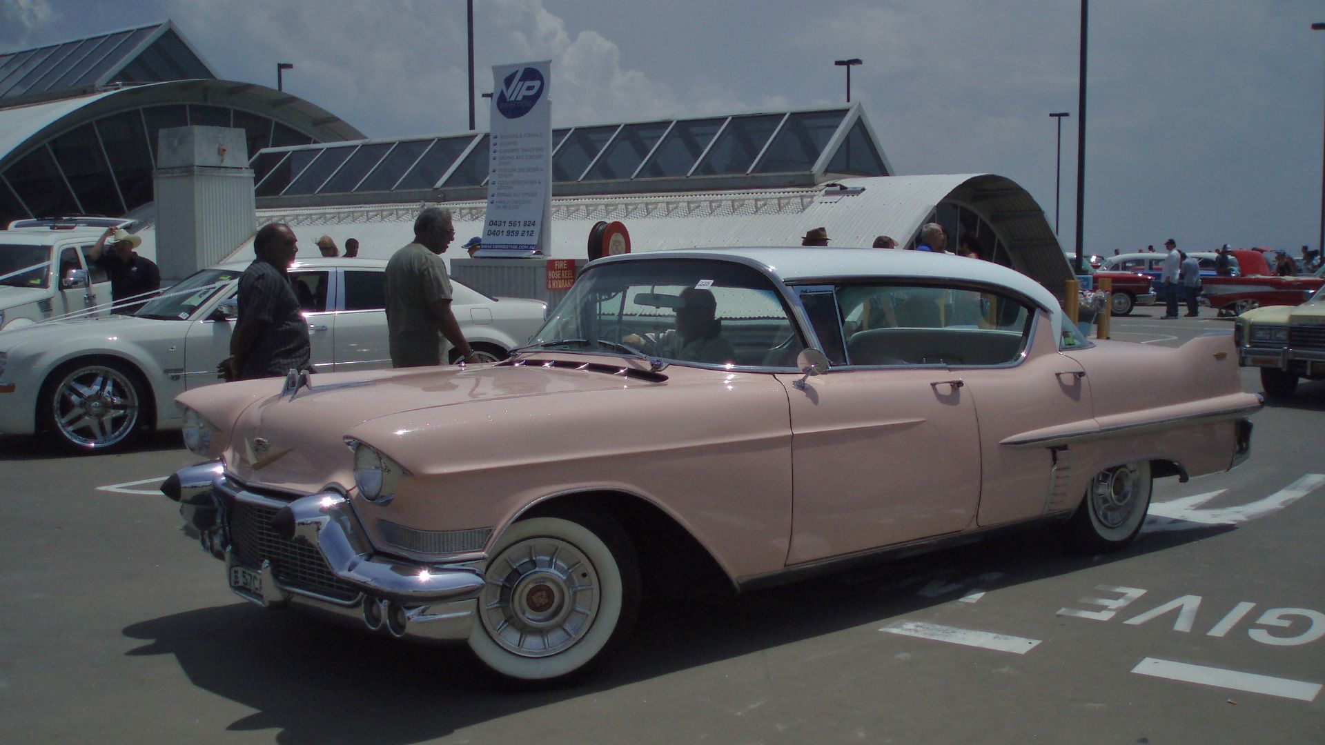 File:1957 Cadillac Sedan deVille (5223064476).jpg